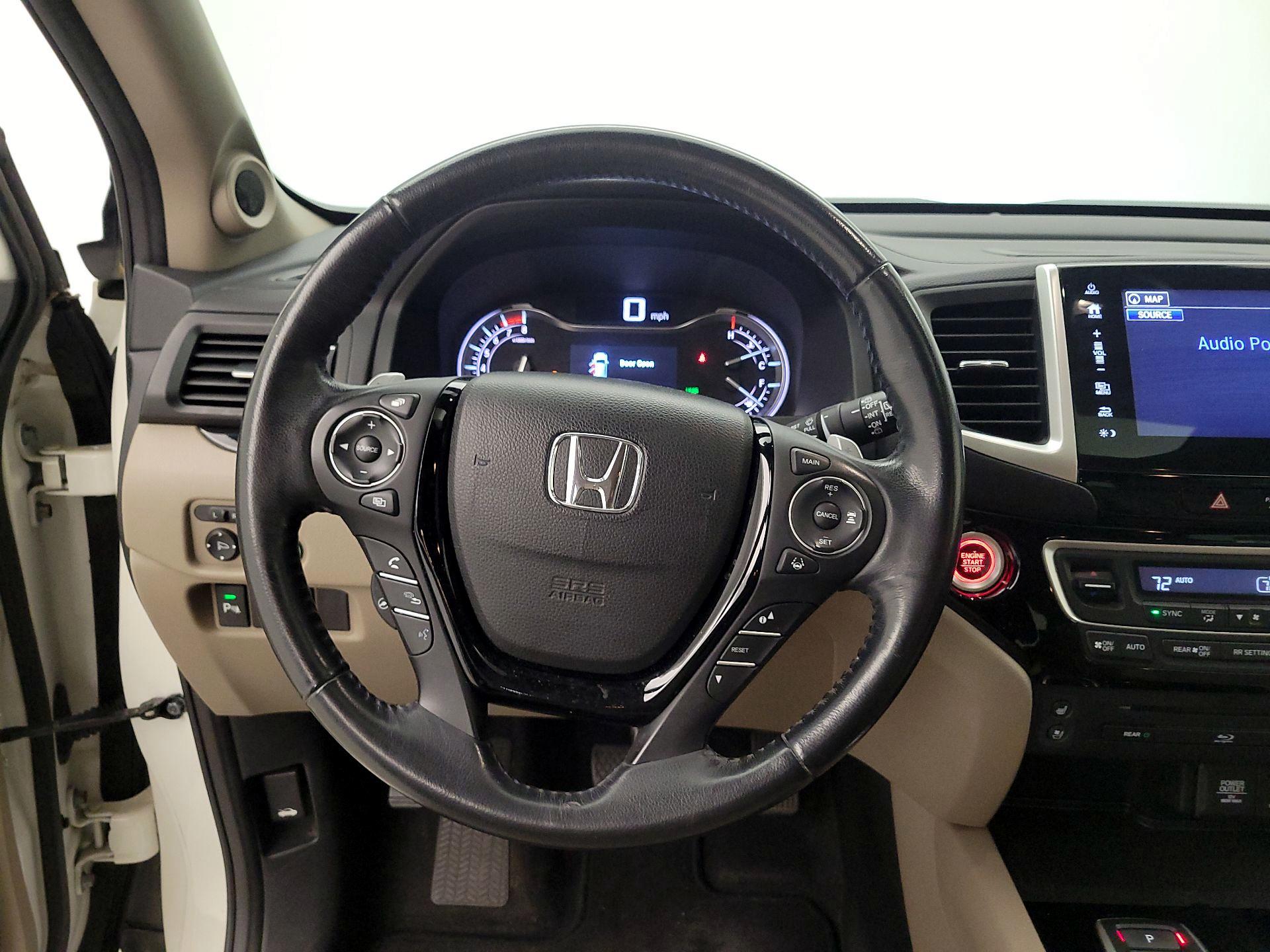 Thumbnail: 2017 Honda Pilot - 10