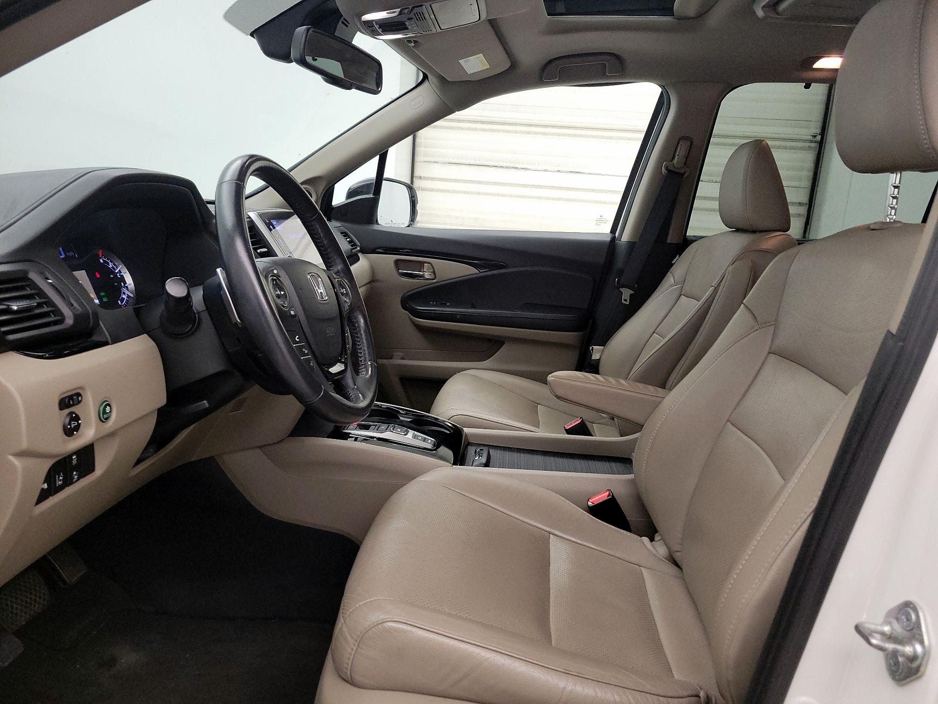 Thumbnail: 2017 Honda Pilot - 11