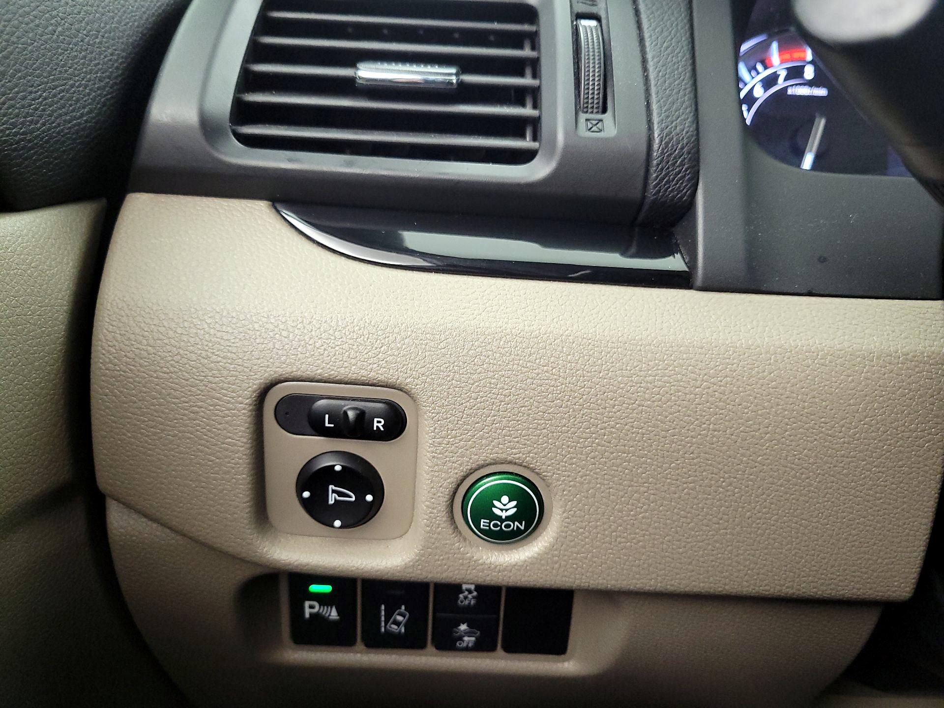 Thumbnail: 2017 Honda Pilot - 13