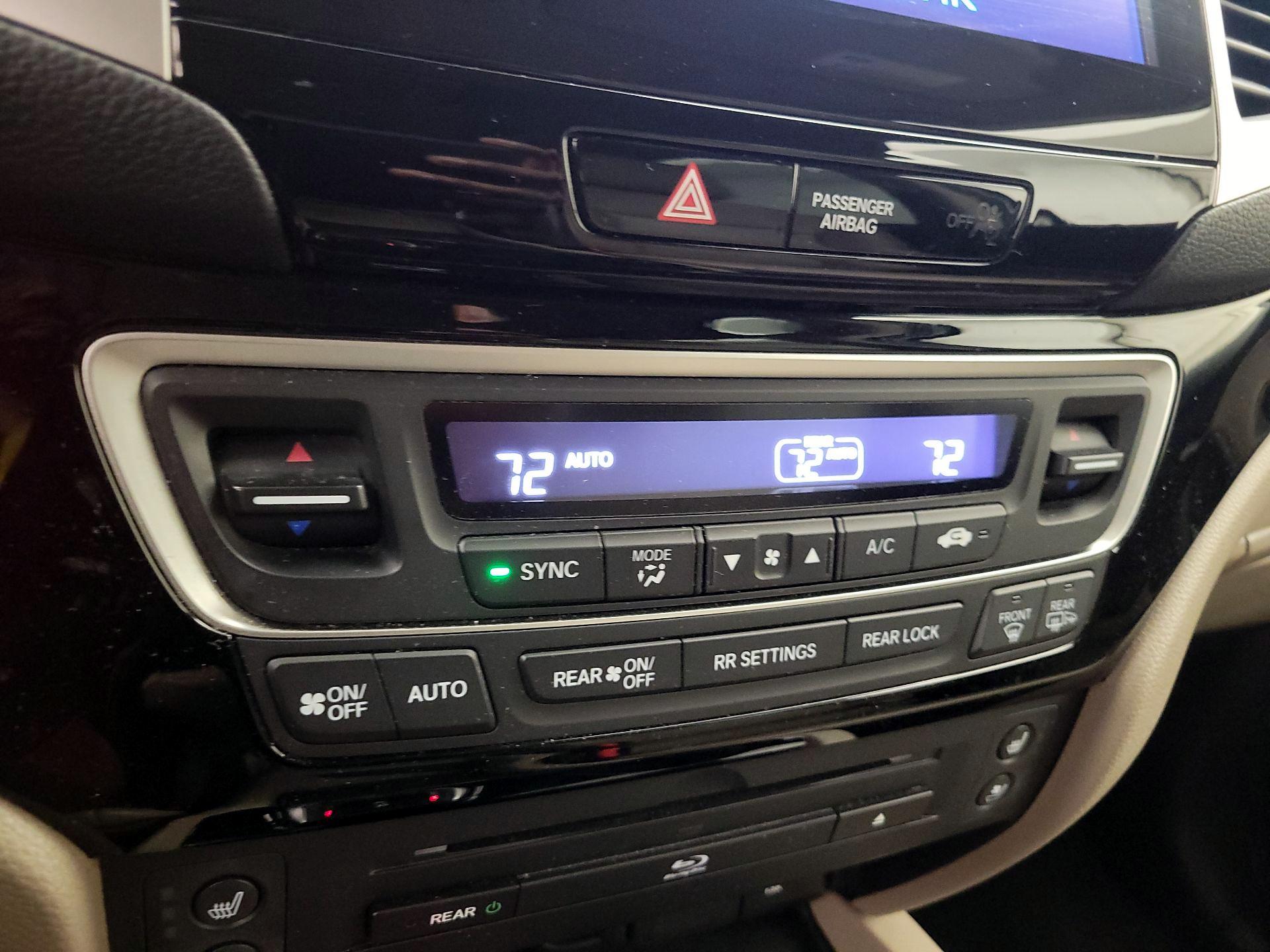 Thumbnail: 2017 Honda Pilot - 16