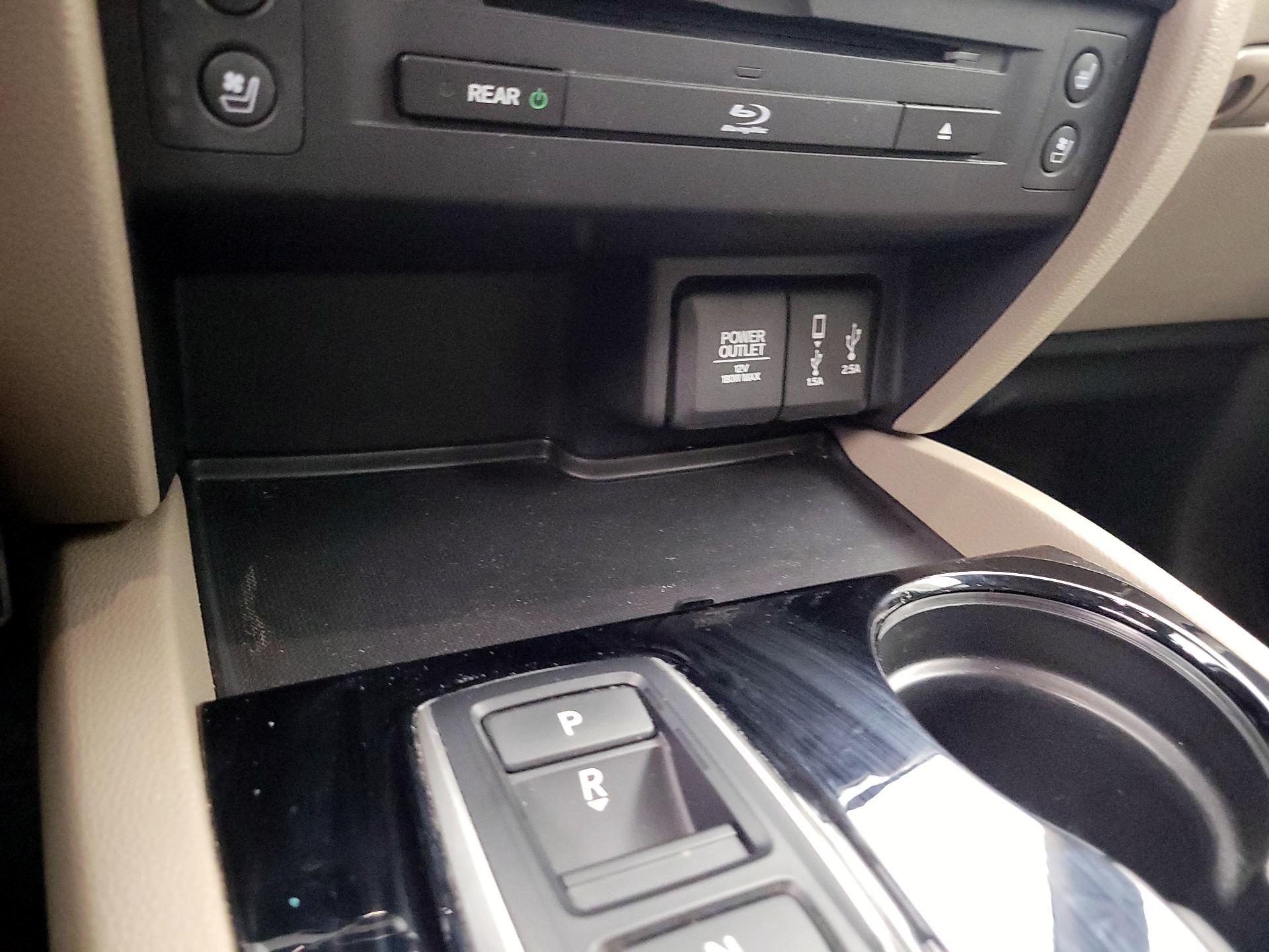 Thumbnail: 2017 Honda Pilot - 18