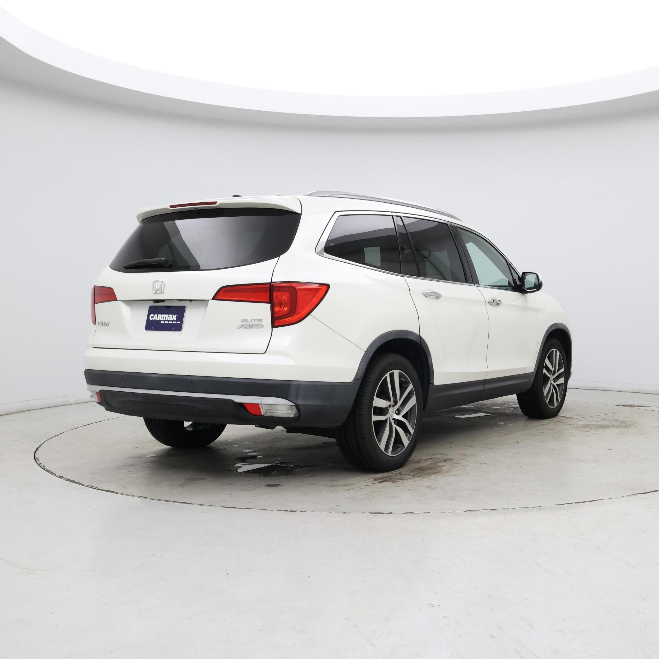 Thumbnail: 2017 Honda Pilot - 8