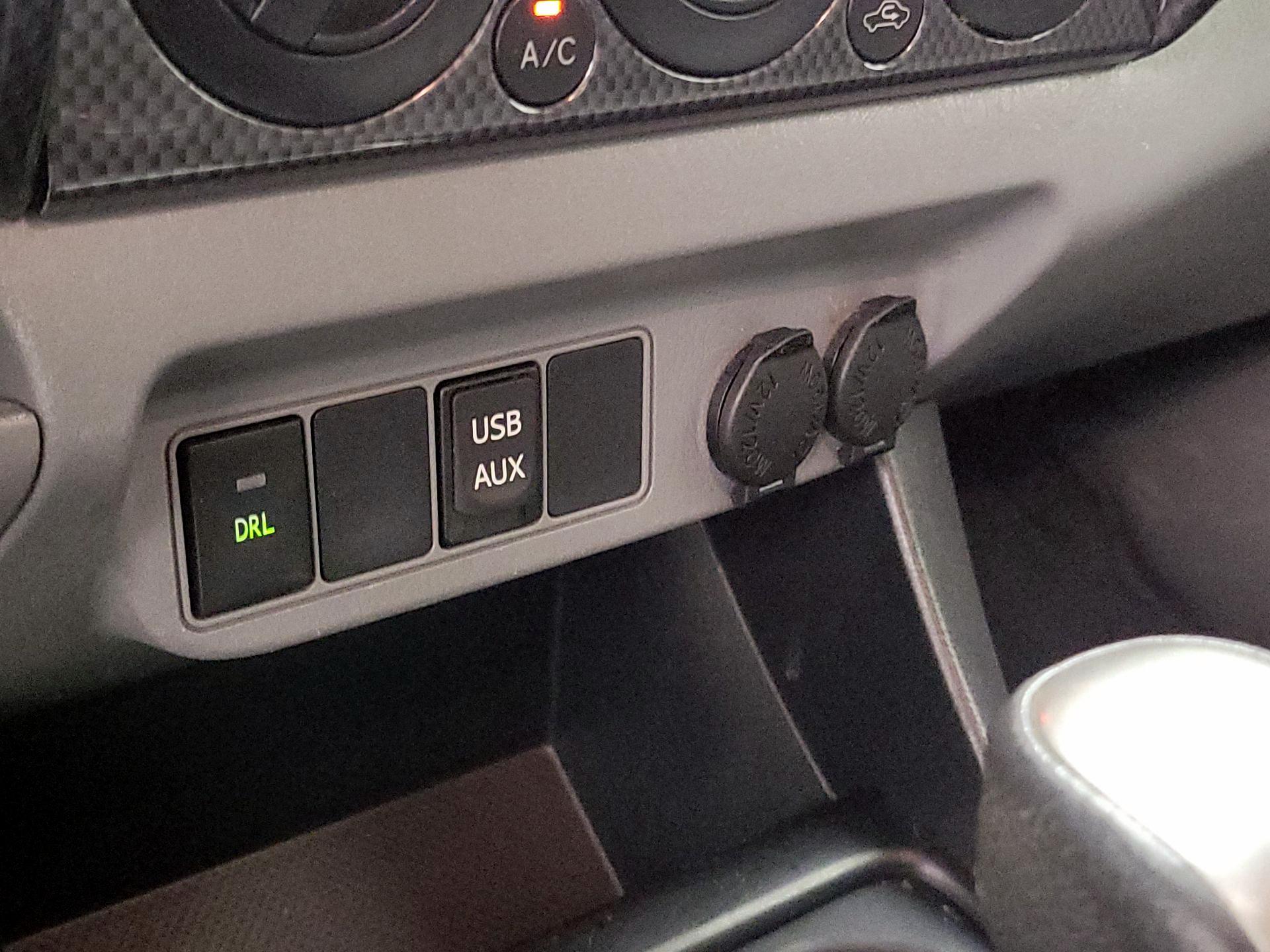 Thumbnail: 2015 Toyota Tacoma - 18