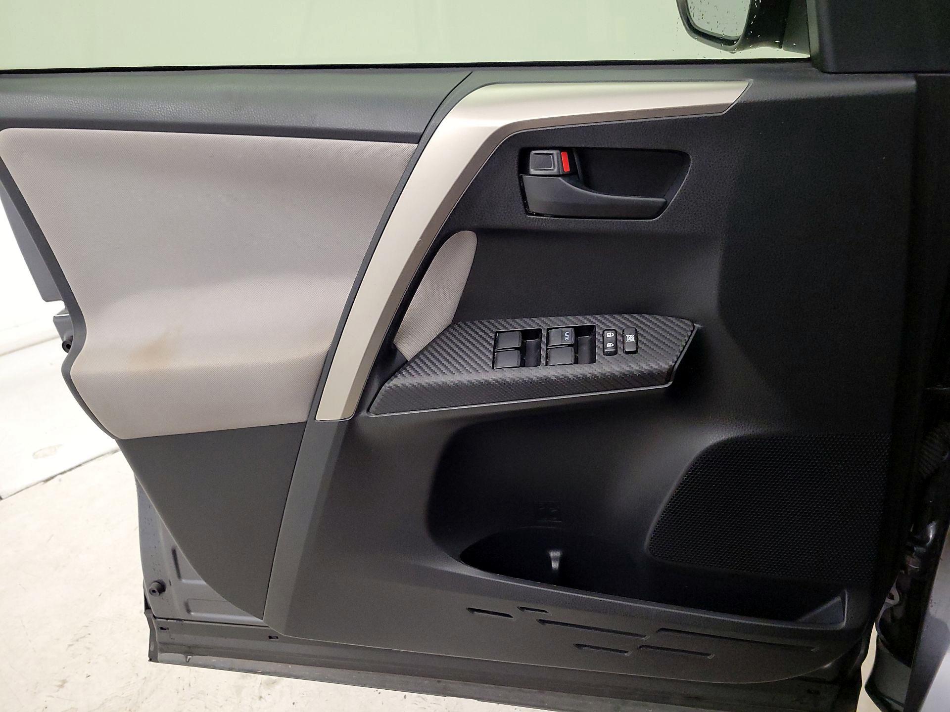 Thumbnail: 2015 Toyota RAV4 - 12