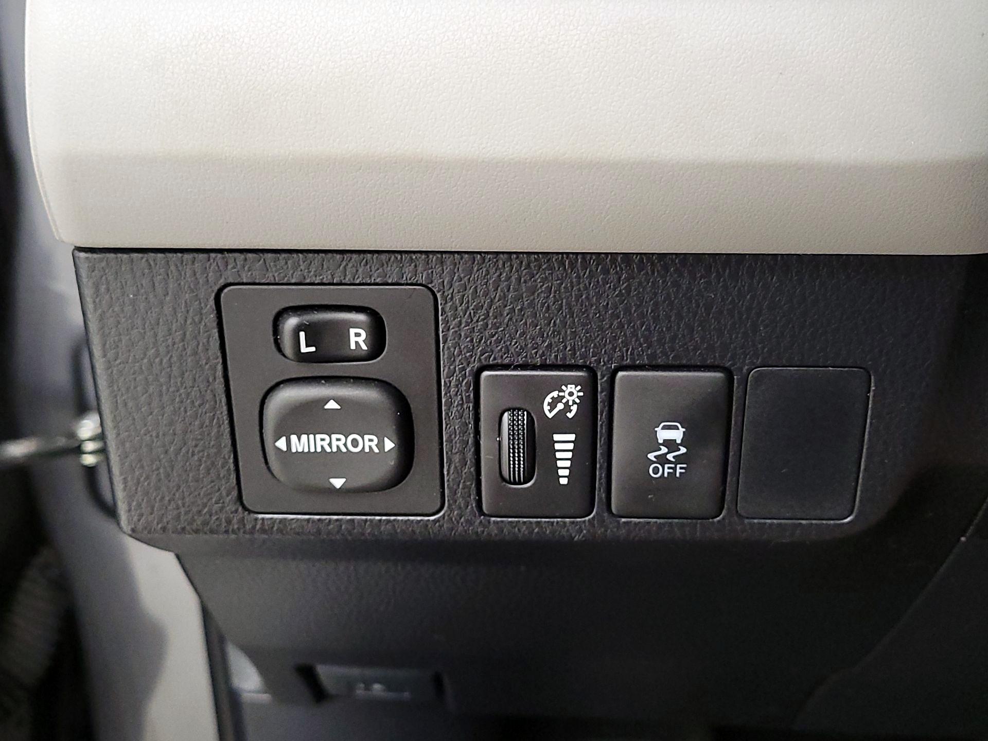 Thumbnail: 2015 Toyota RAV4 - 13