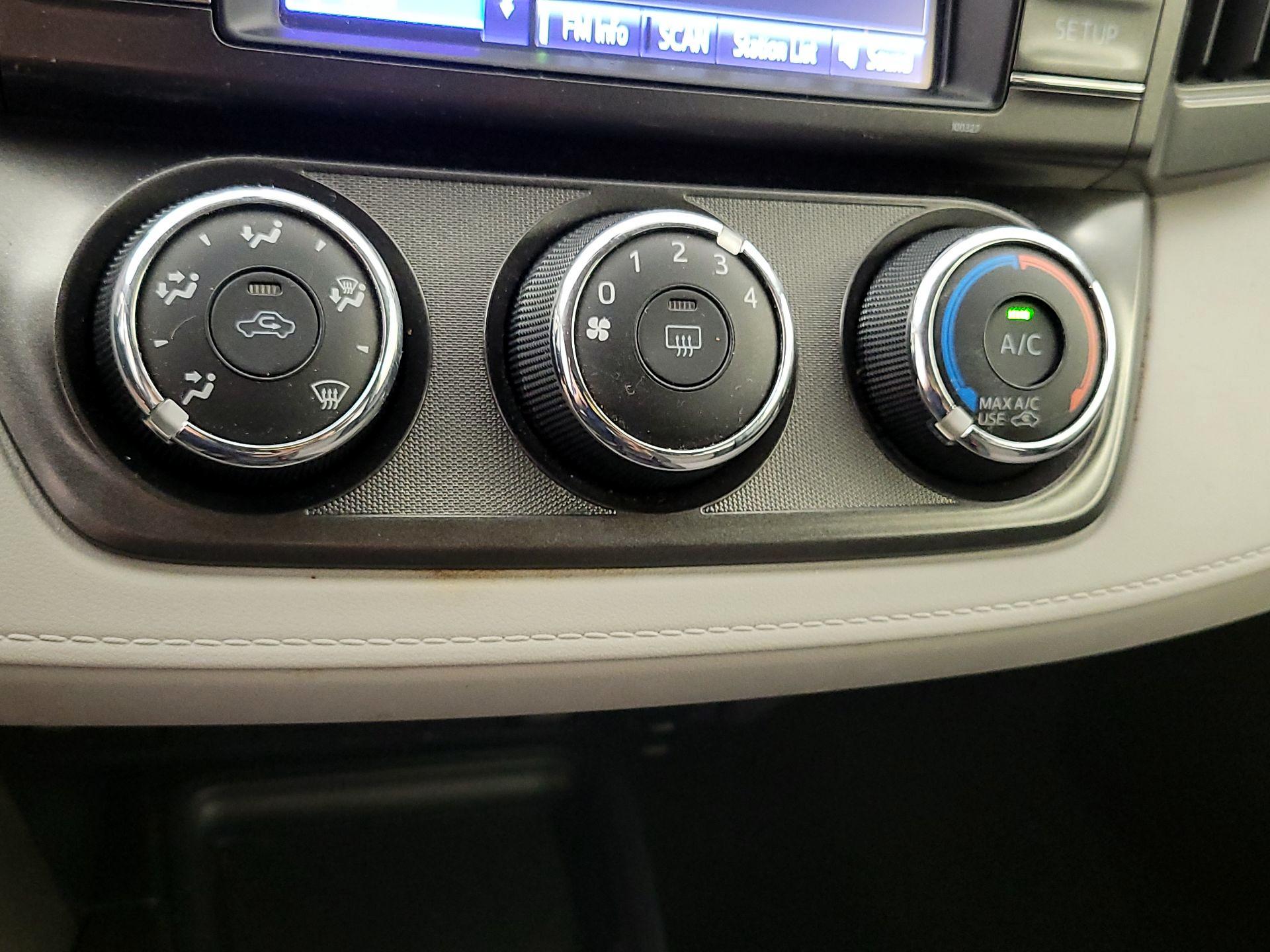 Thumbnail: 2015 Toyota RAV4 - 16