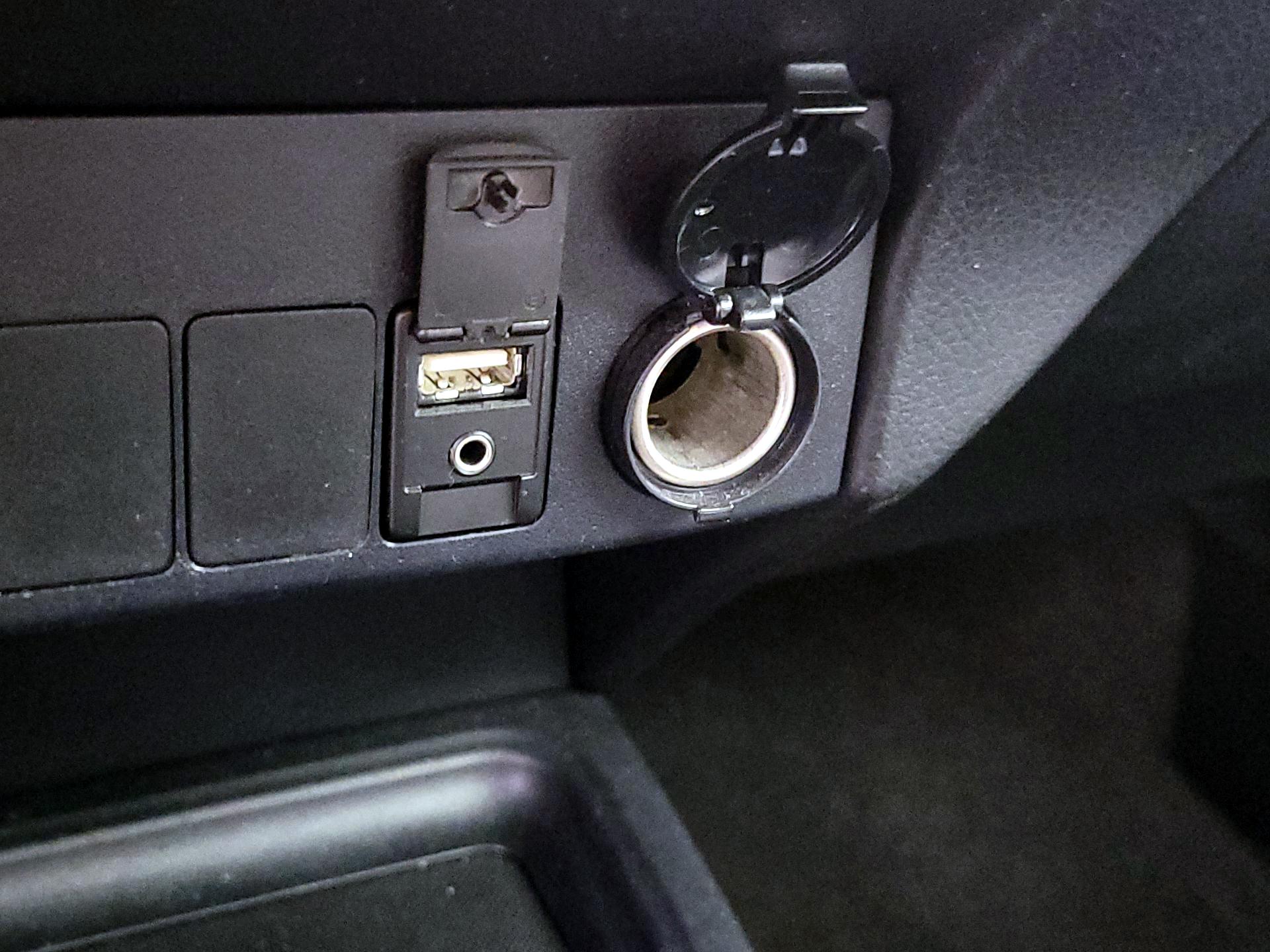 Thumbnail: 2015 Toyota RAV4 - 18