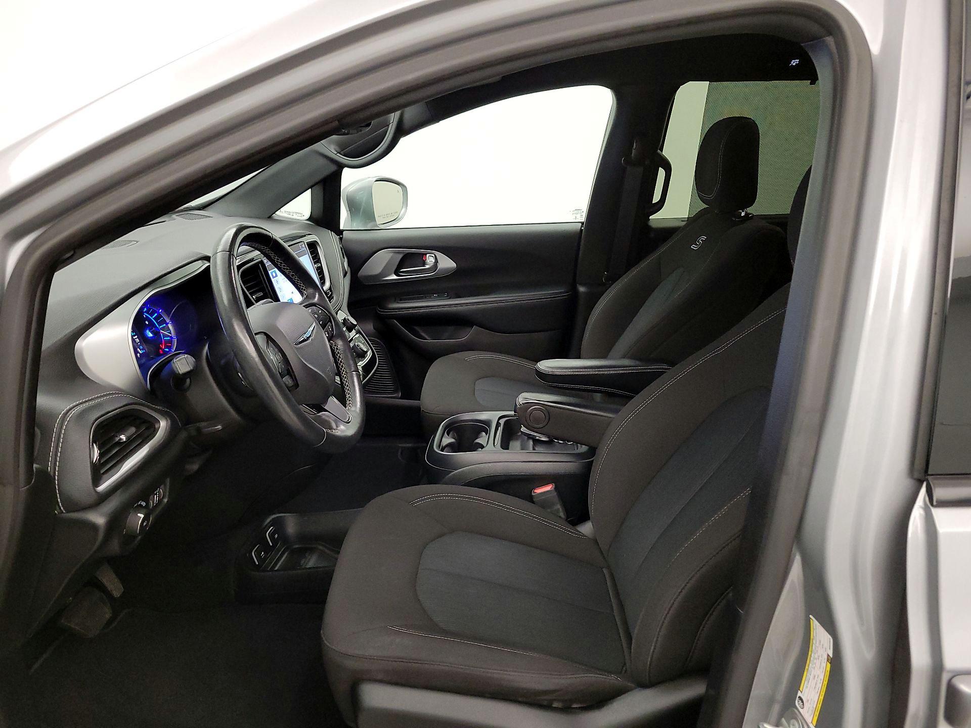 Thumbnail: 2021 Chrysler Pacifica - 11