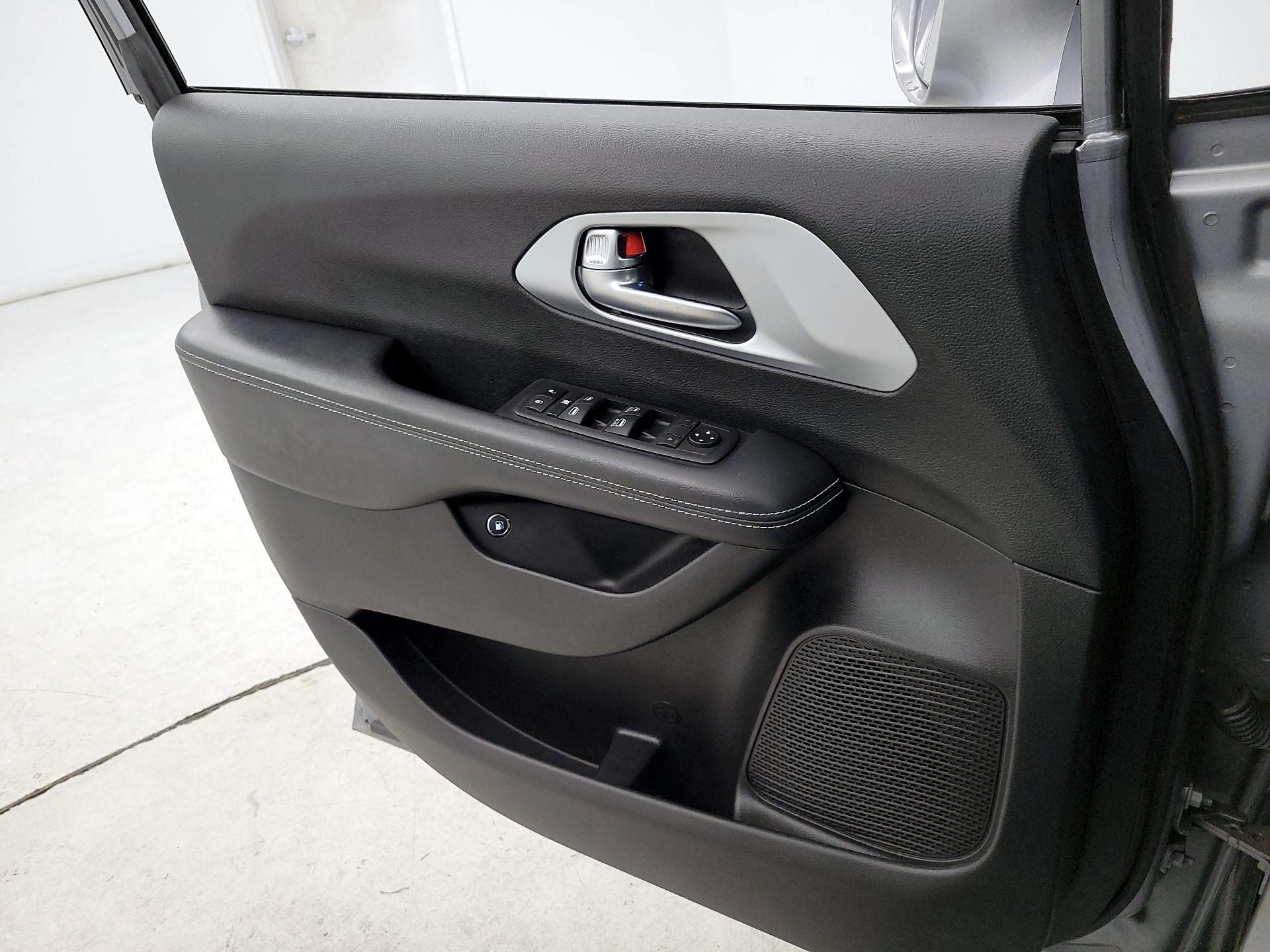 Thumbnail: 2021 Chrysler Pacifica - 12