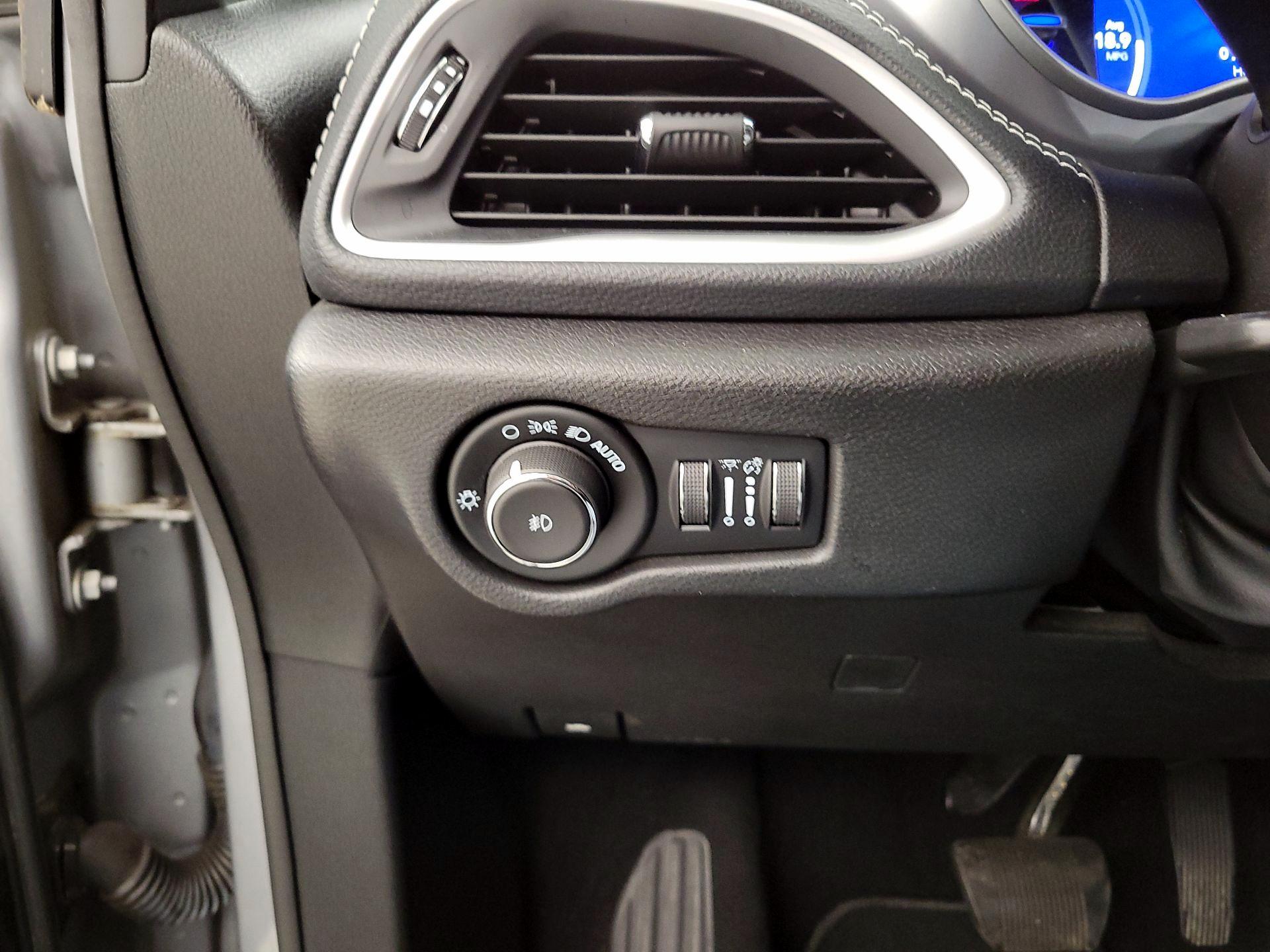 Thumbnail: 2021 Chrysler Pacifica - 13