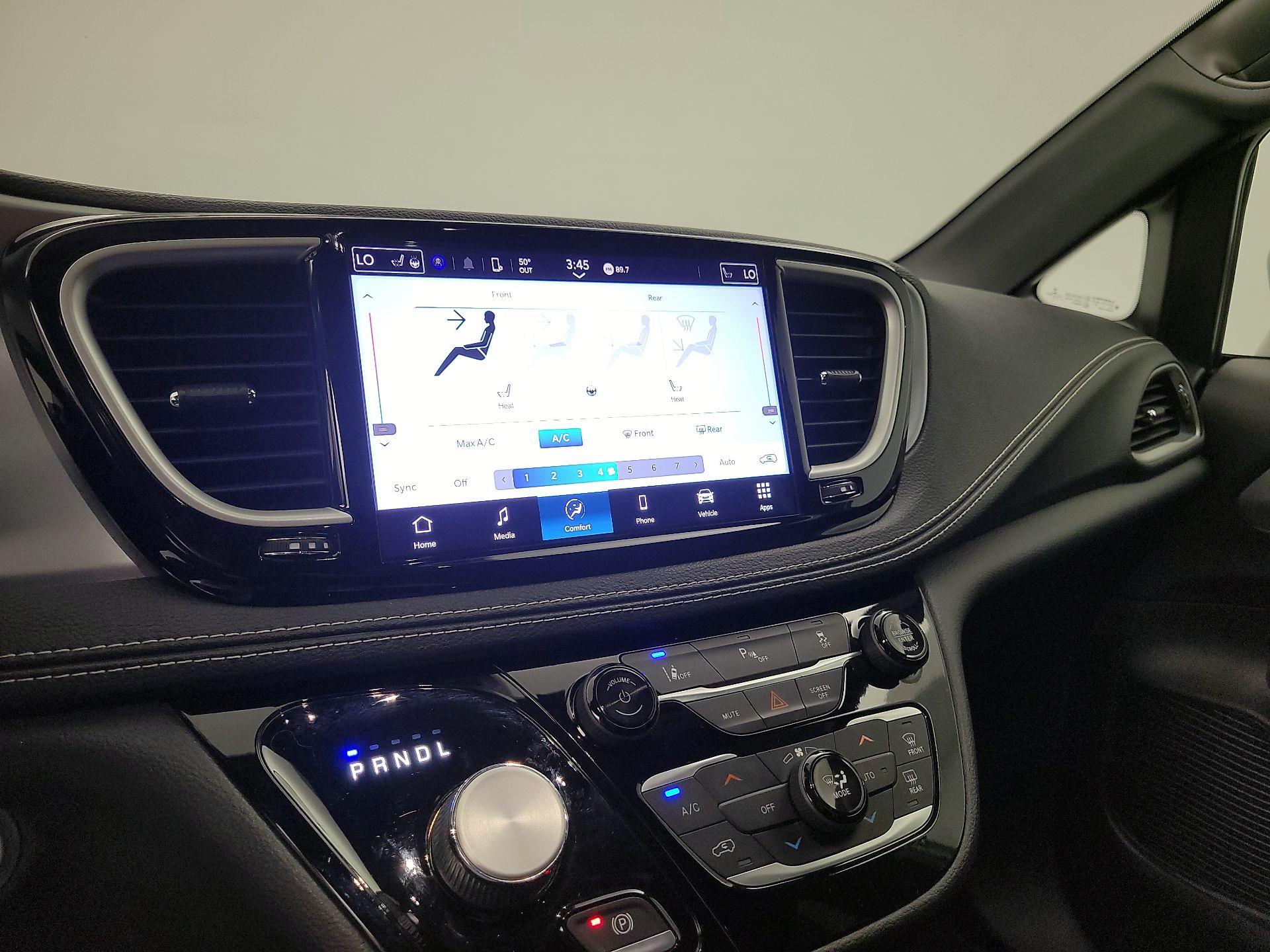 Thumbnail: 2021 Chrysler Pacifica - 16