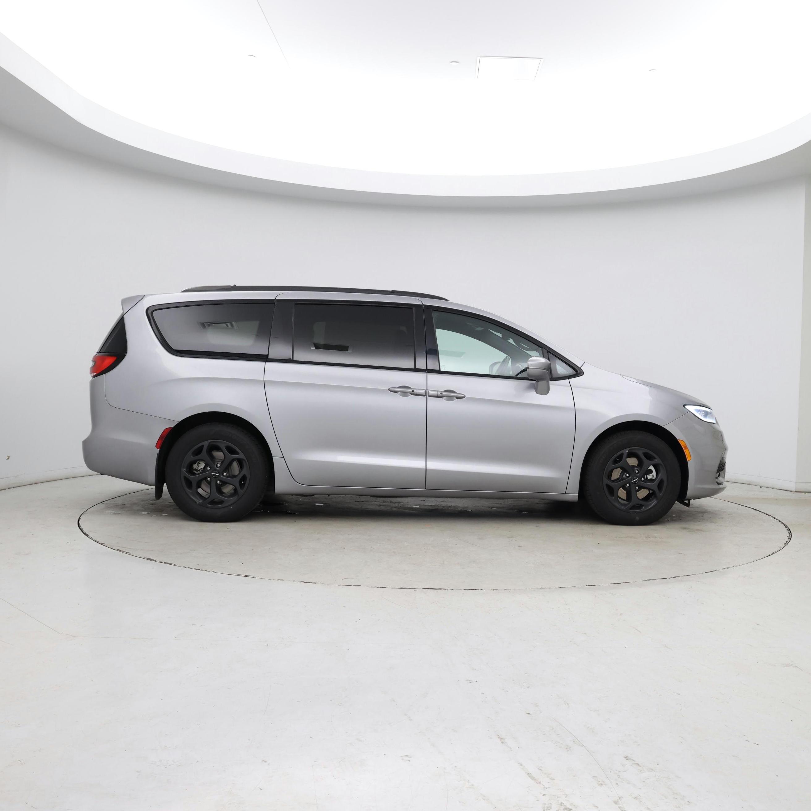 Thumbnail: 2021 Chrysler Pacifica - 7