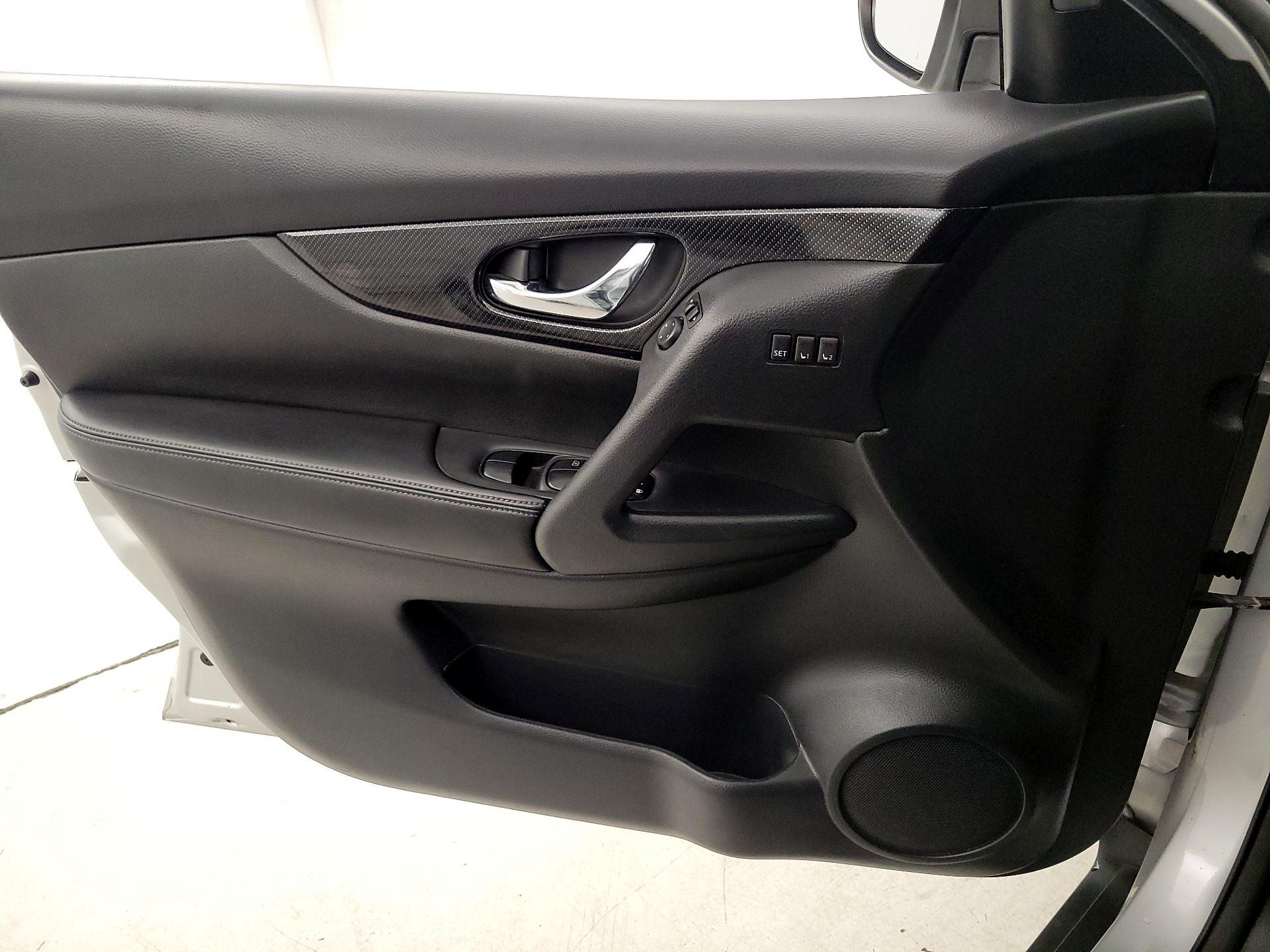 Thumbnail: 2018 Nissan Rogue - 12