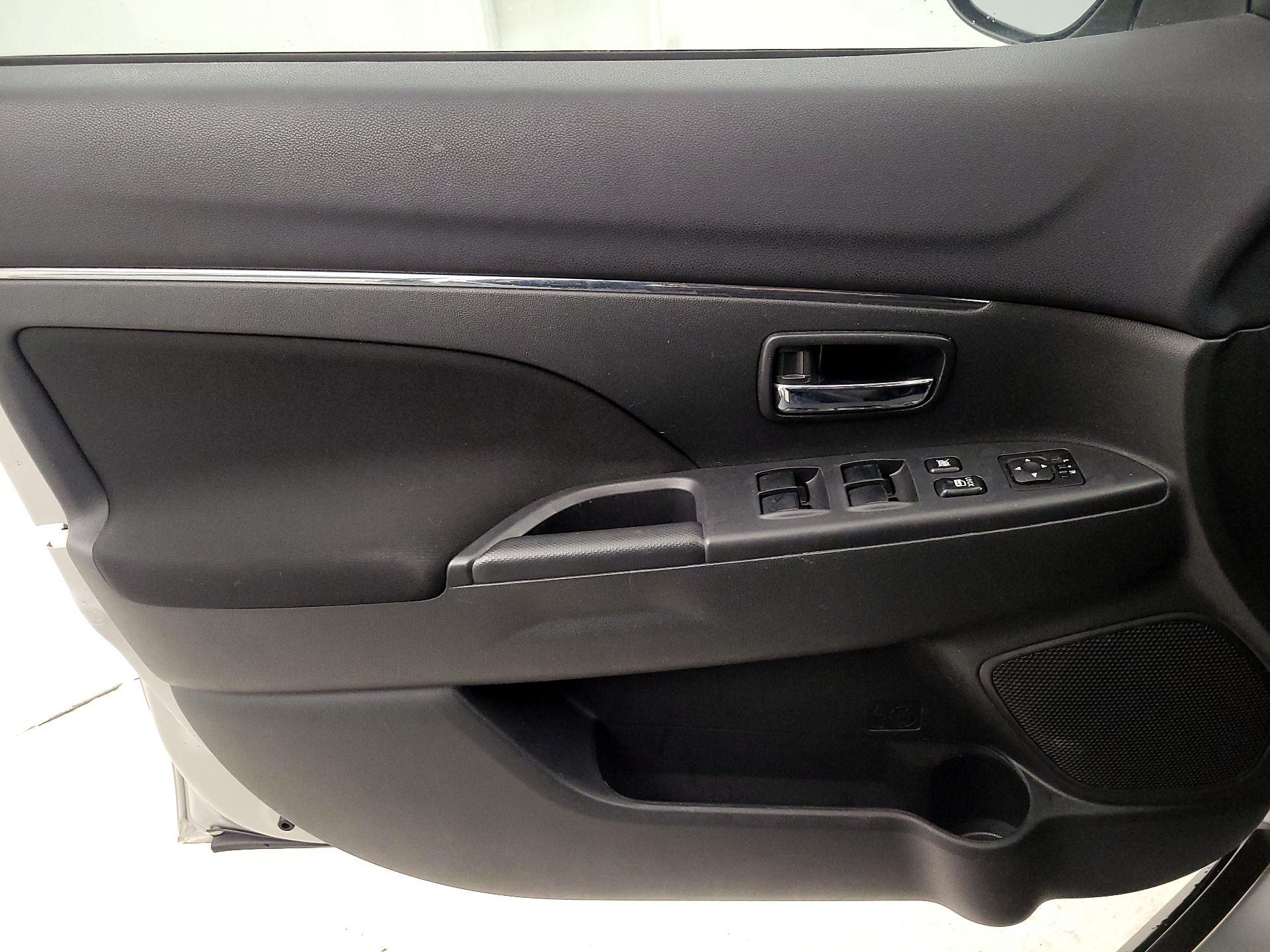 Thumbnail: 2018 Mitsubishi Outlander Sport - 12