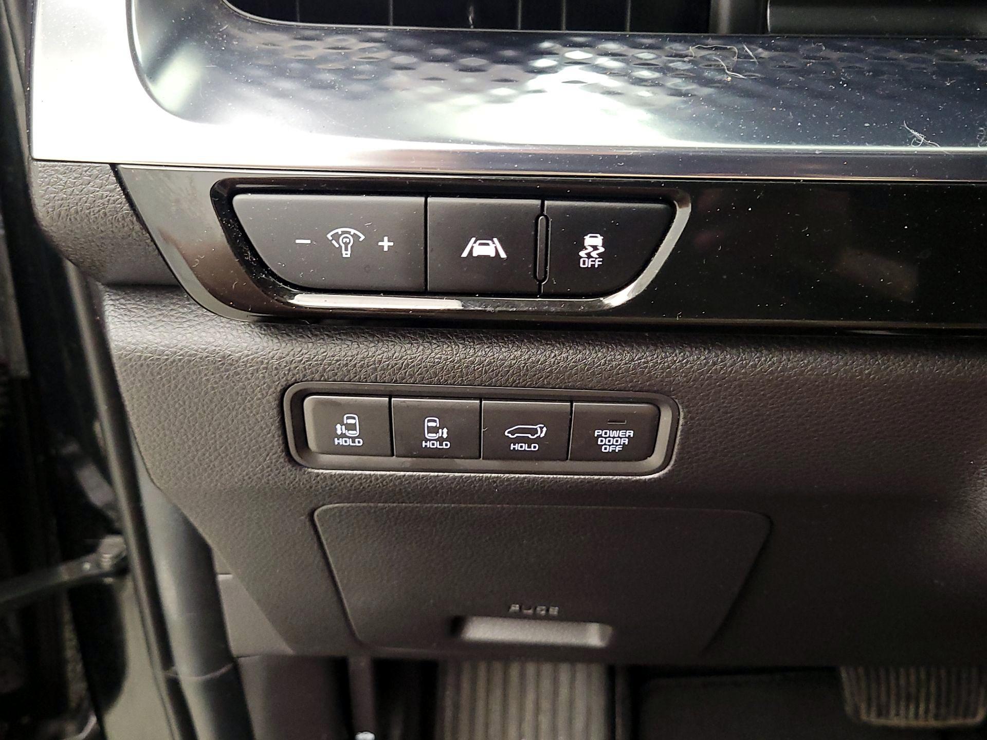 Thumbnail: 2023 Kia Carnival - 13