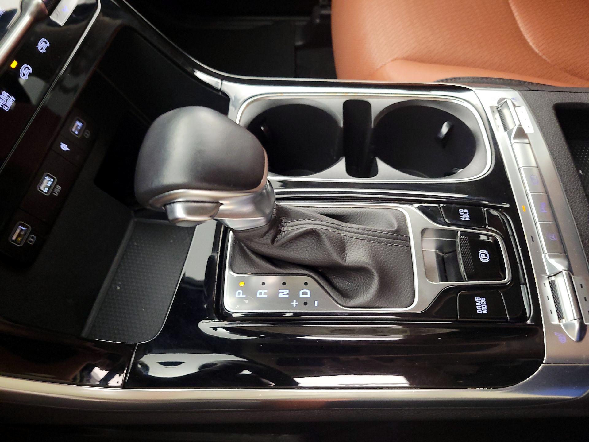 Thumbnail: 2023 Kia Carnival - 17