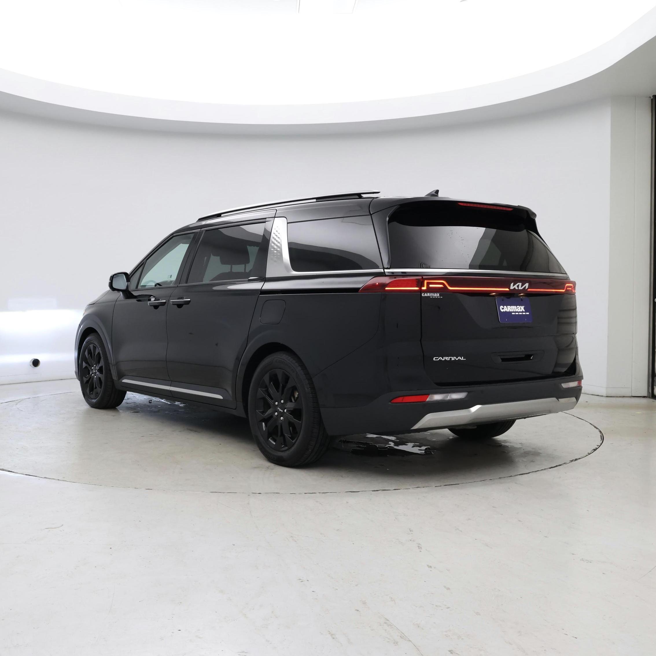 Thumbnail: 2023 Kia Carnival - 2