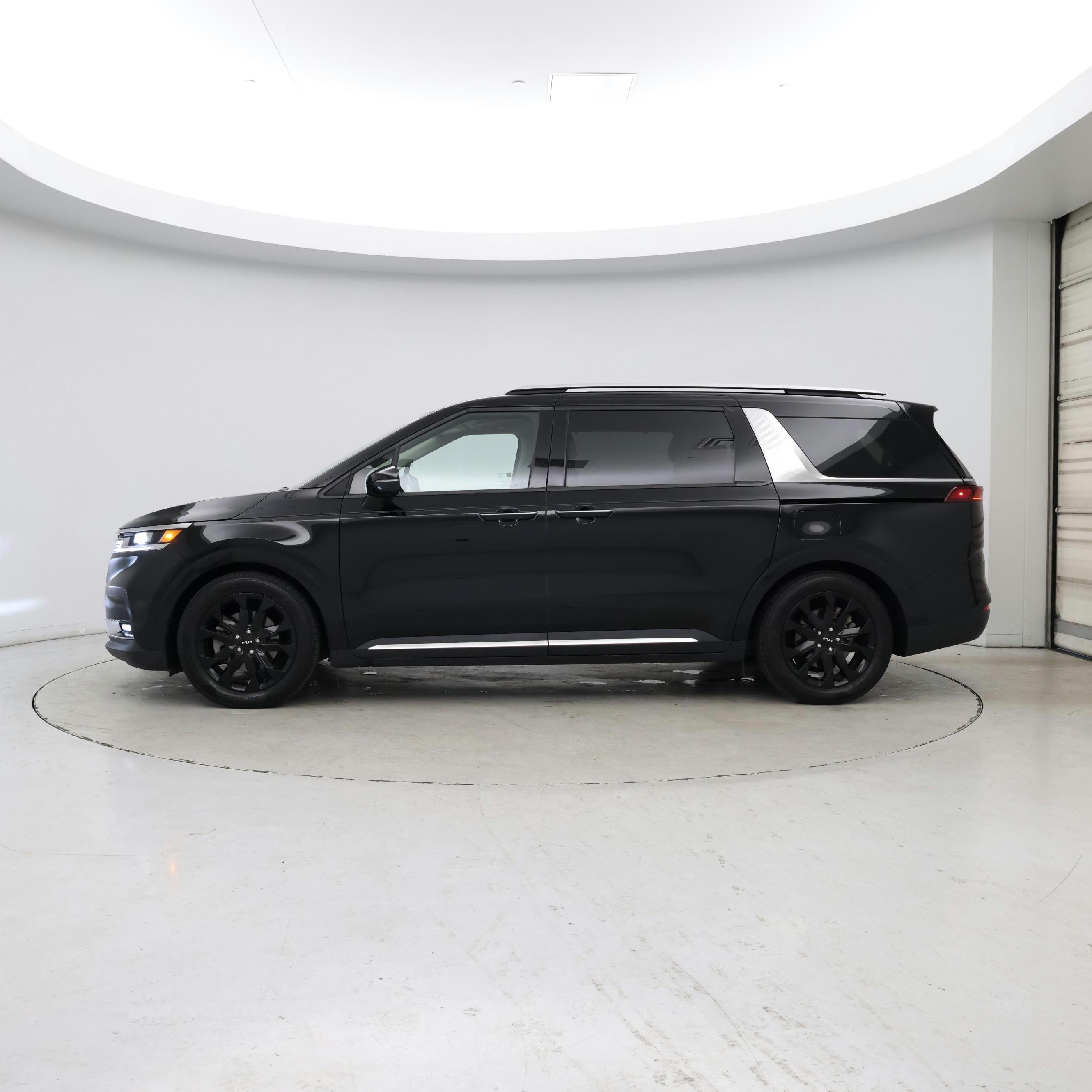 Thumbnail: 2023 Kia Carnival - 3