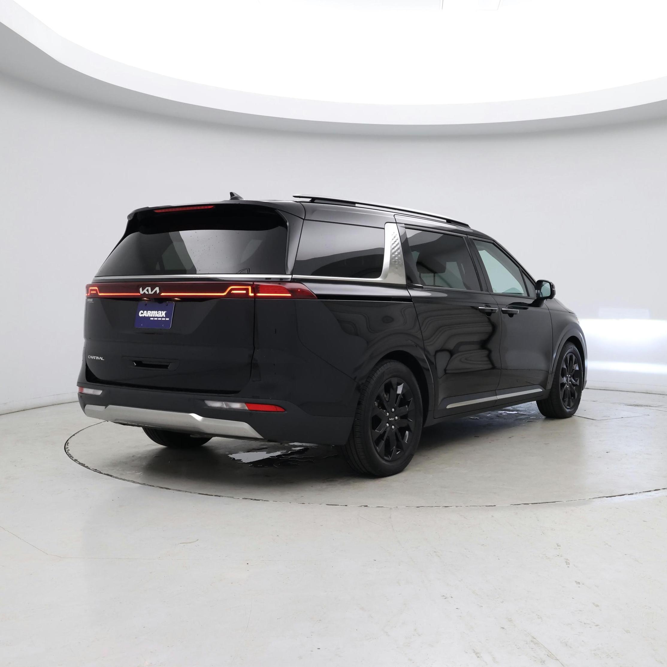 Thumbnail: 2023 Kia Carnival - 8