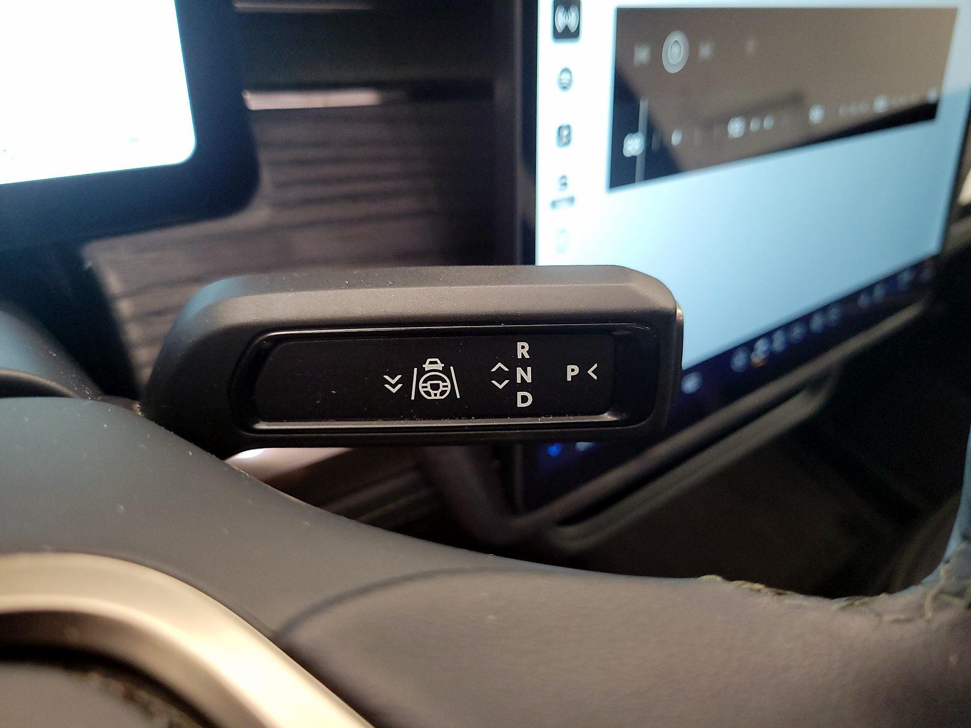 Thumbnail: 2024 Rivian R1S - 16