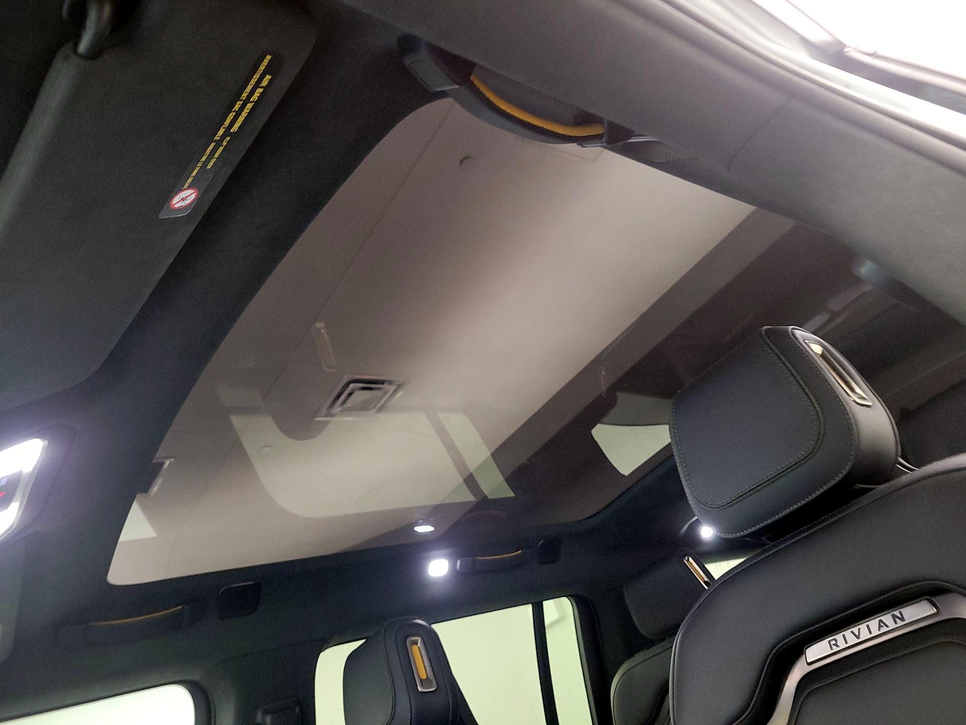 Thumbnail: 2024 Rivian R1S - 18