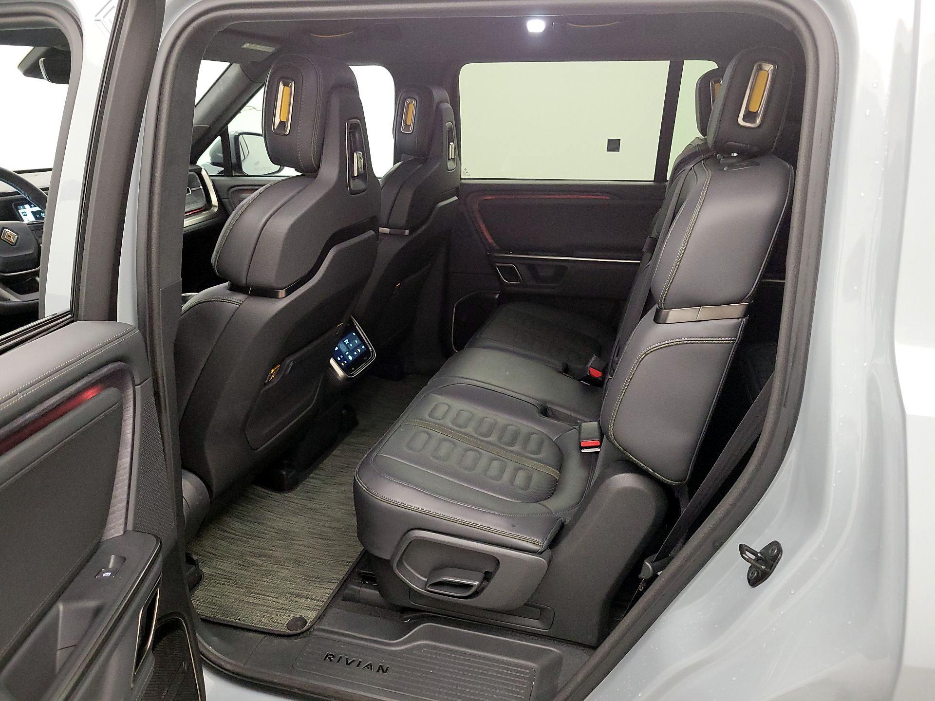 Thumbnail: 2024 Rivian R1S - 19