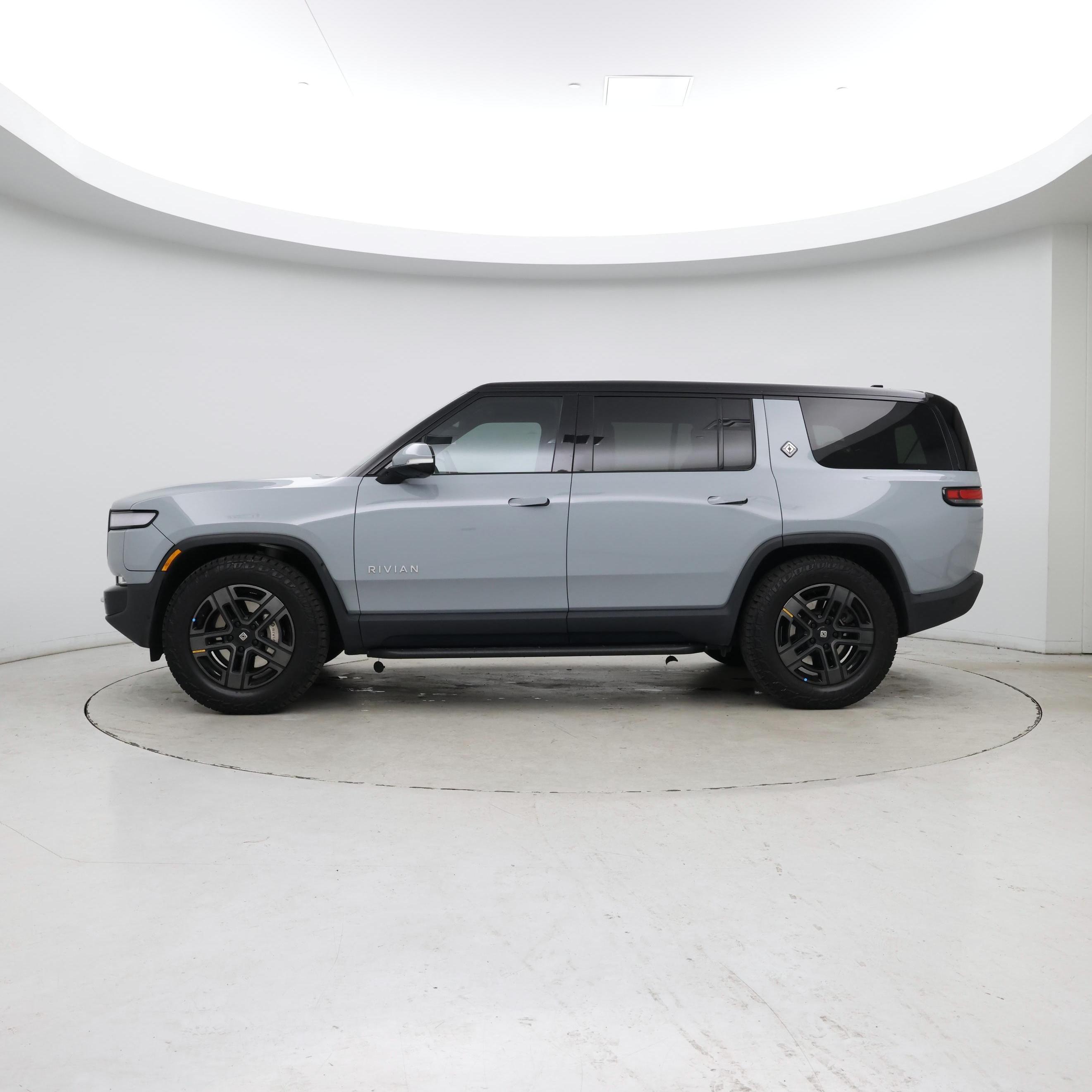 Thumbnail: 2024 Rivian R1S - 3