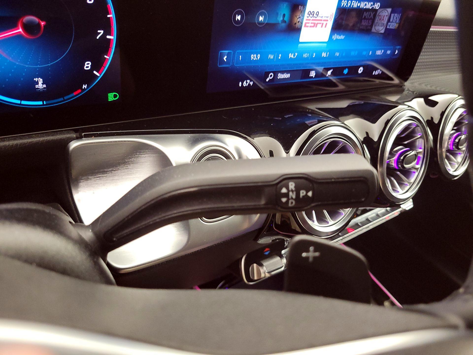 Thumbnail: 2022 Mercedes-Benz GLB - 17