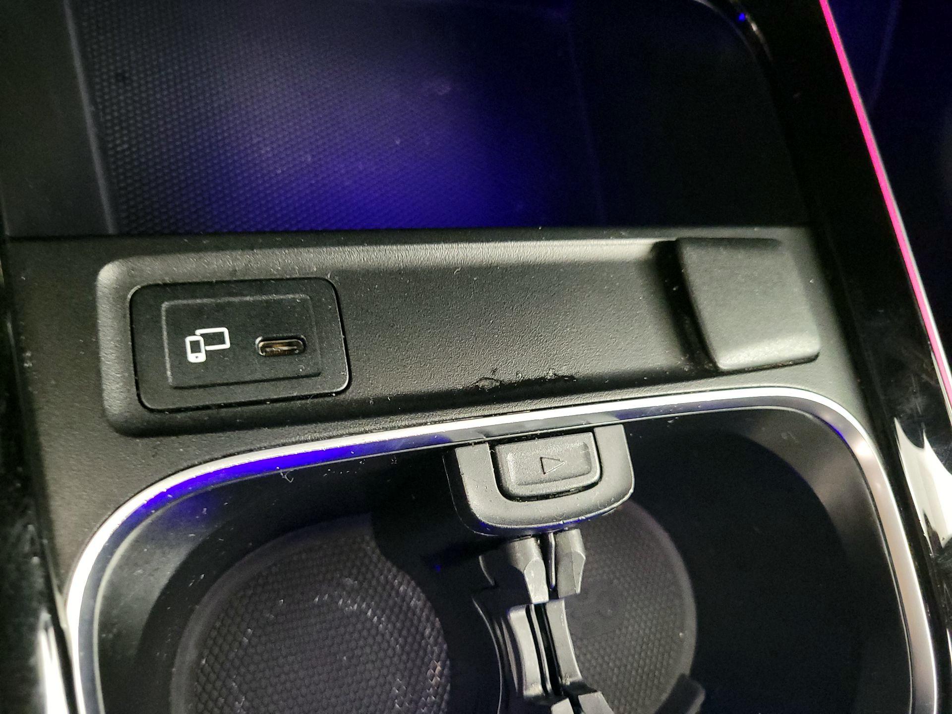 Thumbnail: 2022 Mercedes-Benz GLB - 18