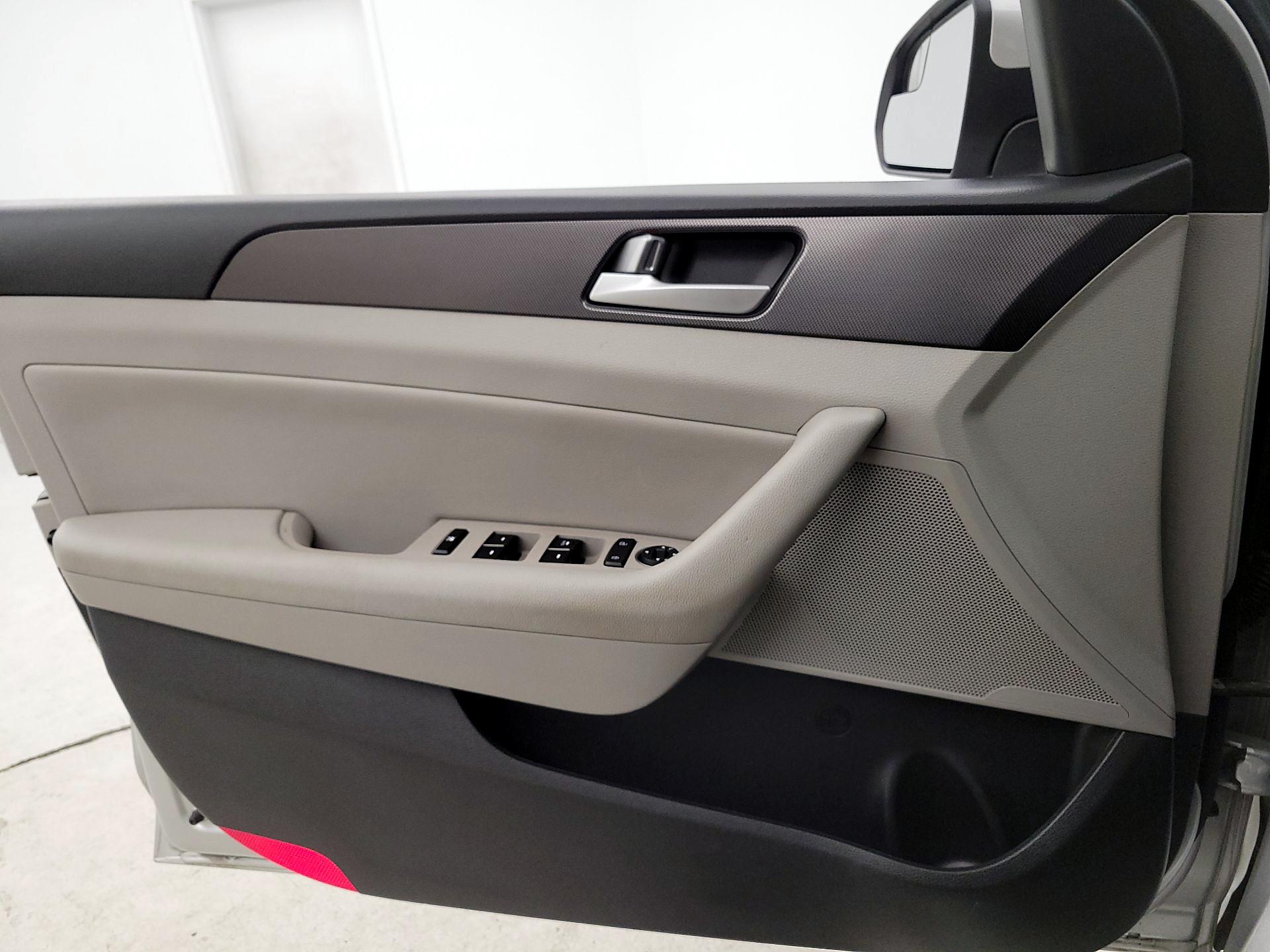 Thumbnail: 2017 Hyundai Sonata - 12