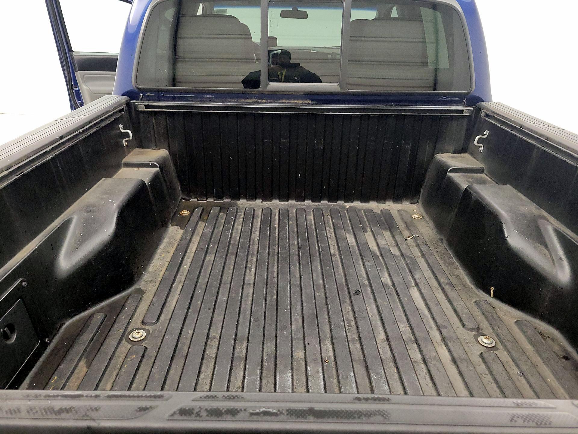 Thumbnail: 2015 Toyota Tacoma - 20