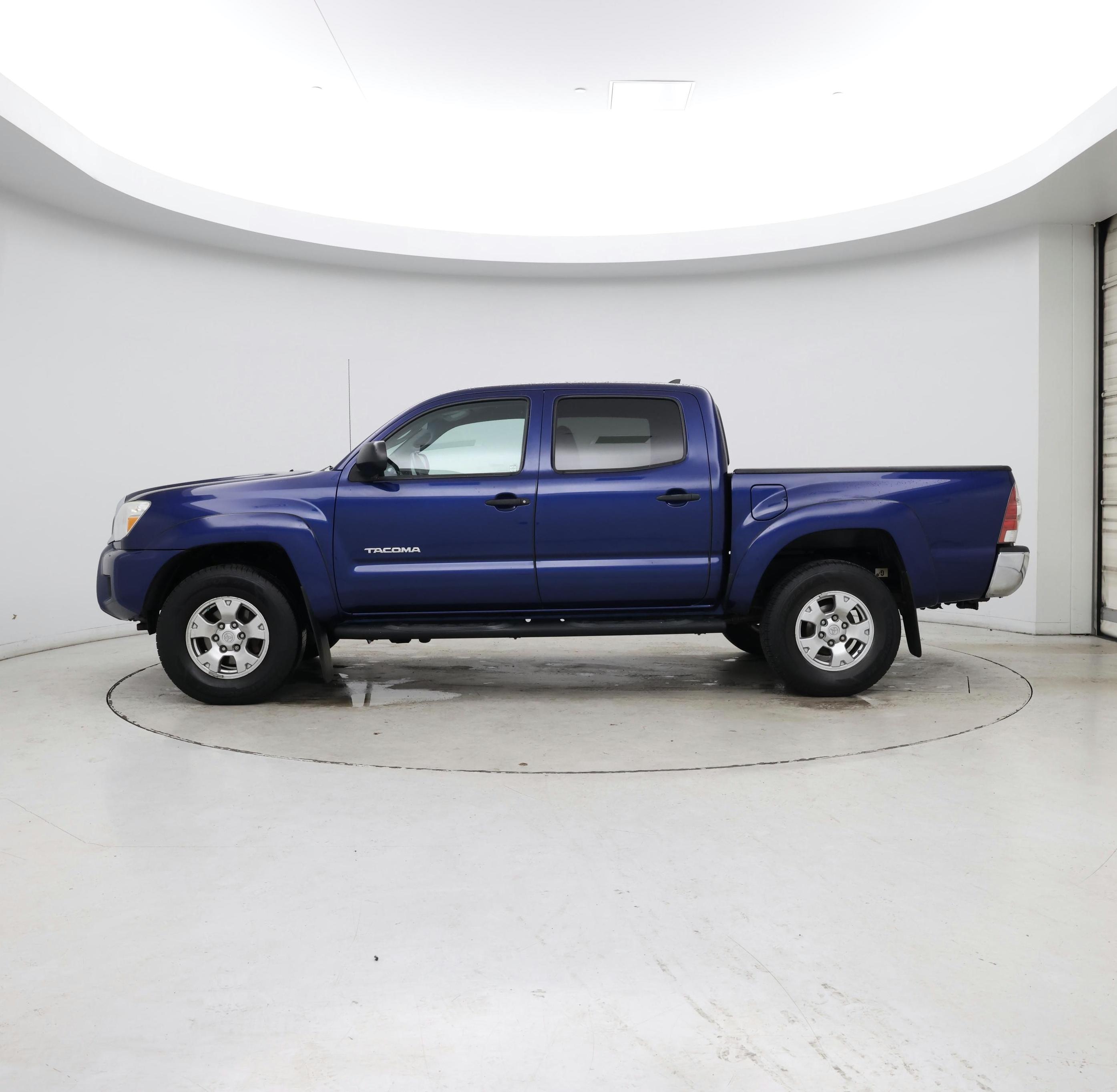 Thumbnail: 2015 Toyota Tacoma - 3