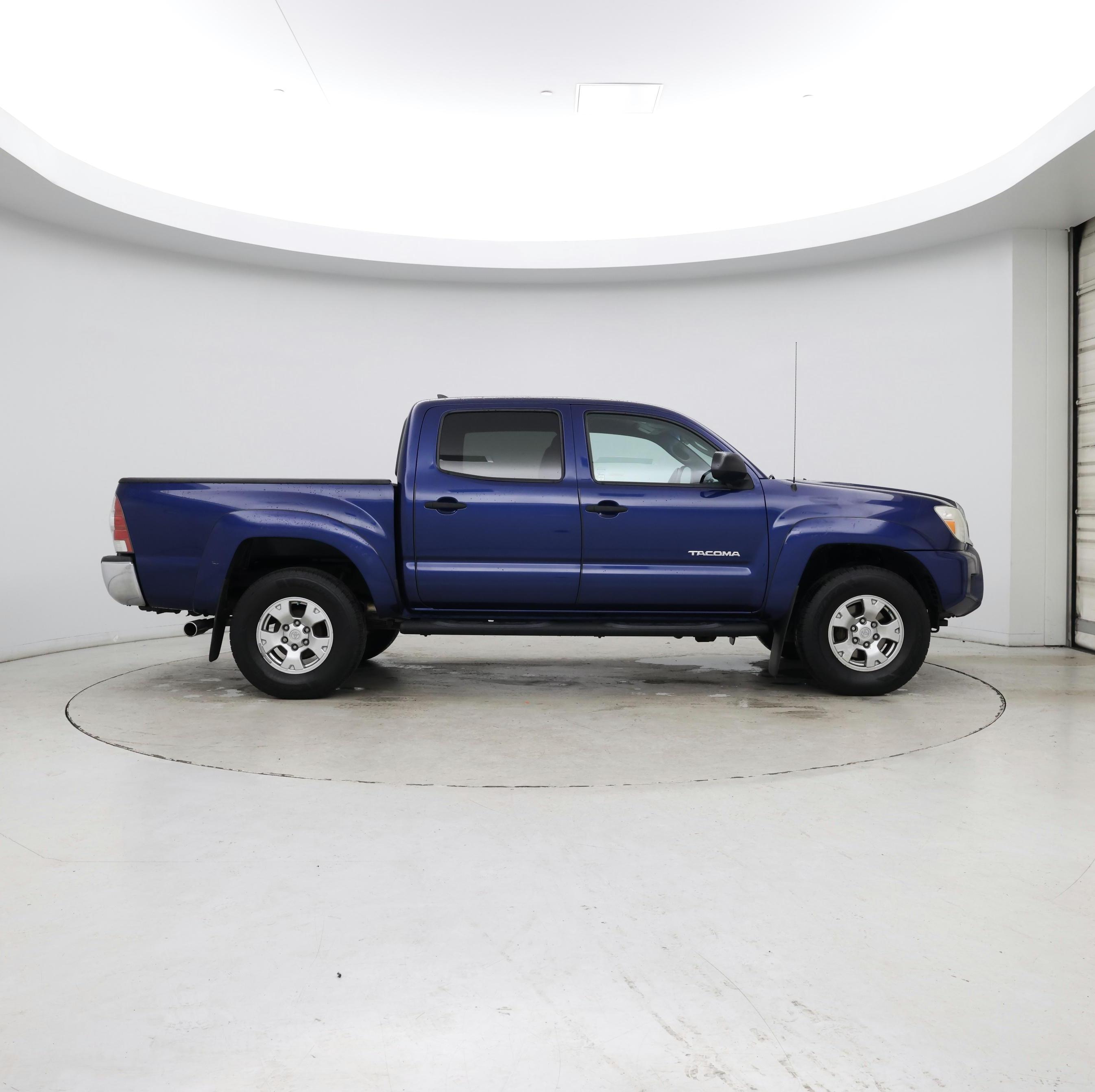 Thumbnail: 2015 Toyota Tacoma - 7