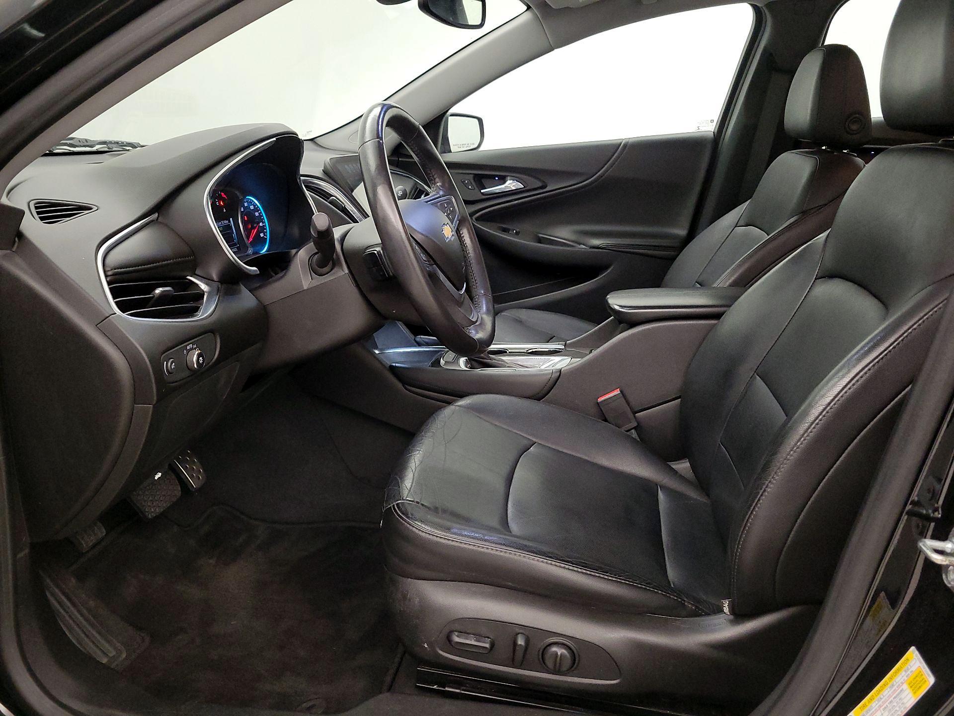 Thumbnail: 2016 Chevrolet Malibu - 11