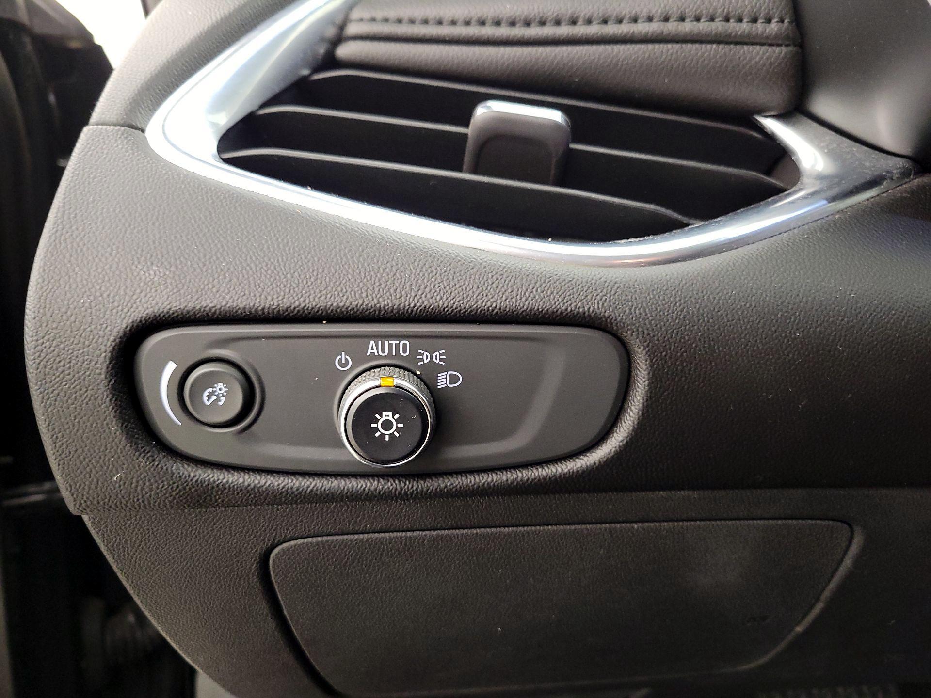 Thumbnail: 2016 Chevrolet Malibu - 13