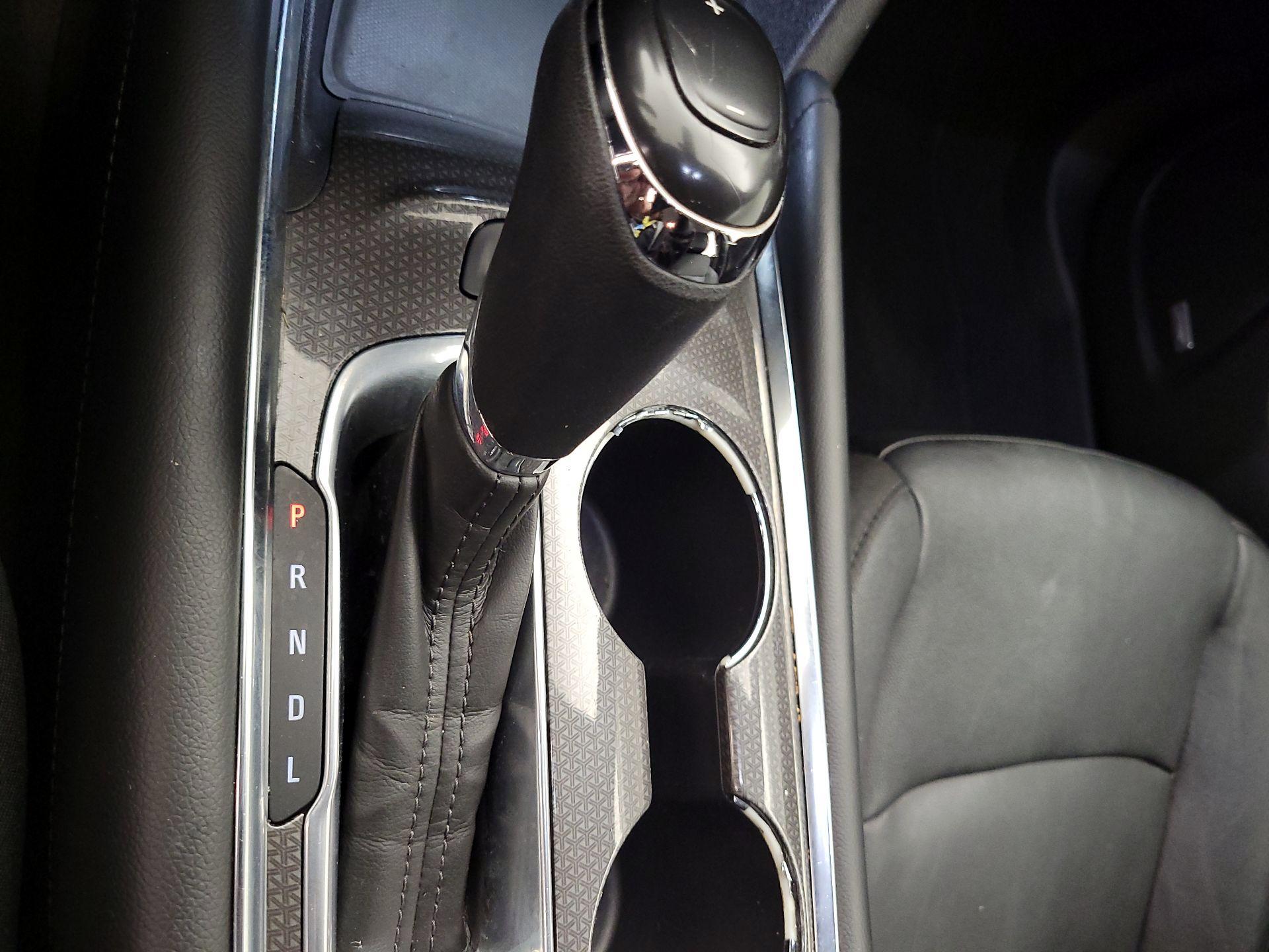 Thumbnail: 2016 Chevrolet Malibu - 17