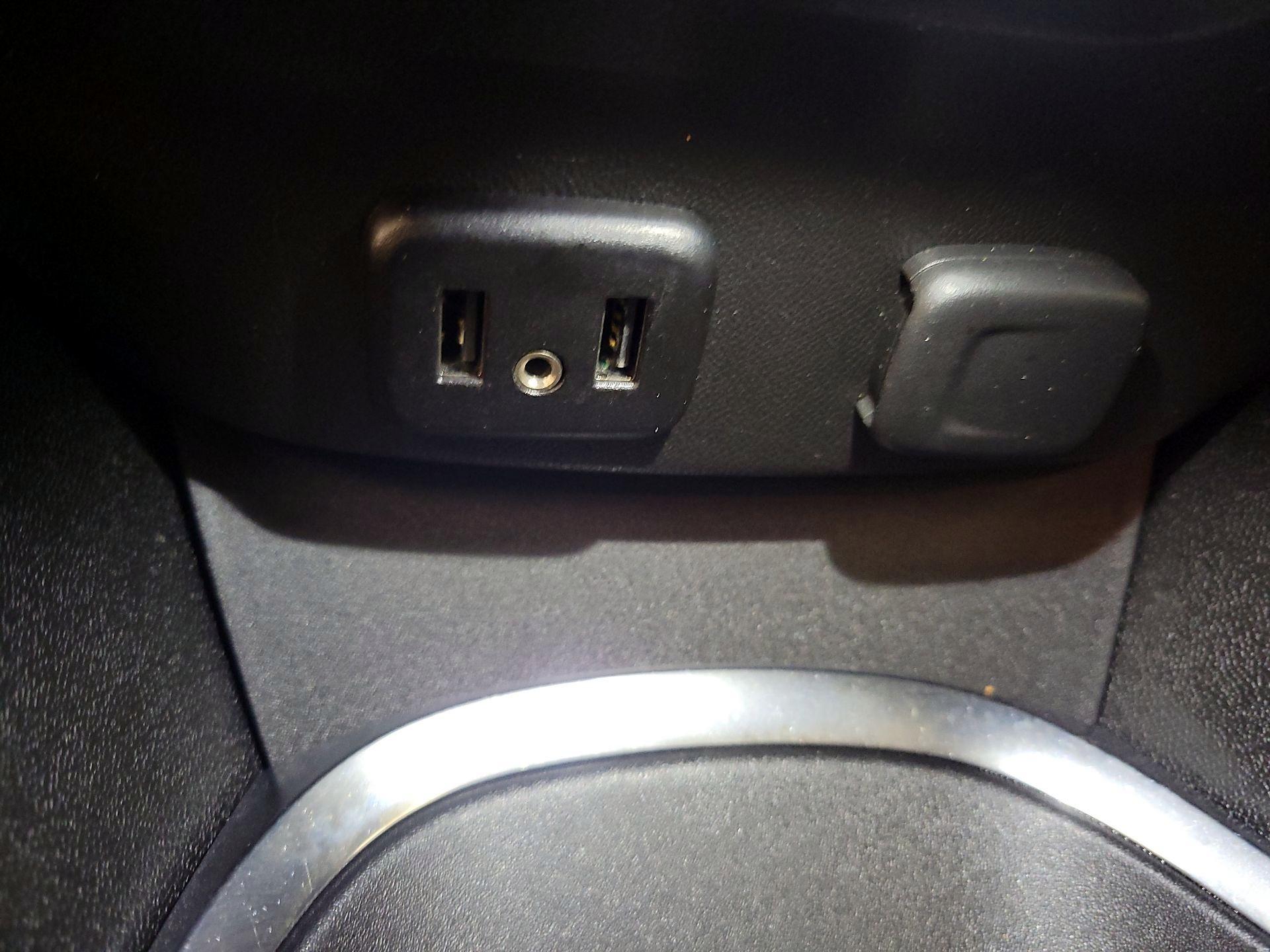 Thumbnail: 2016 Chevrolet Malibu - 18