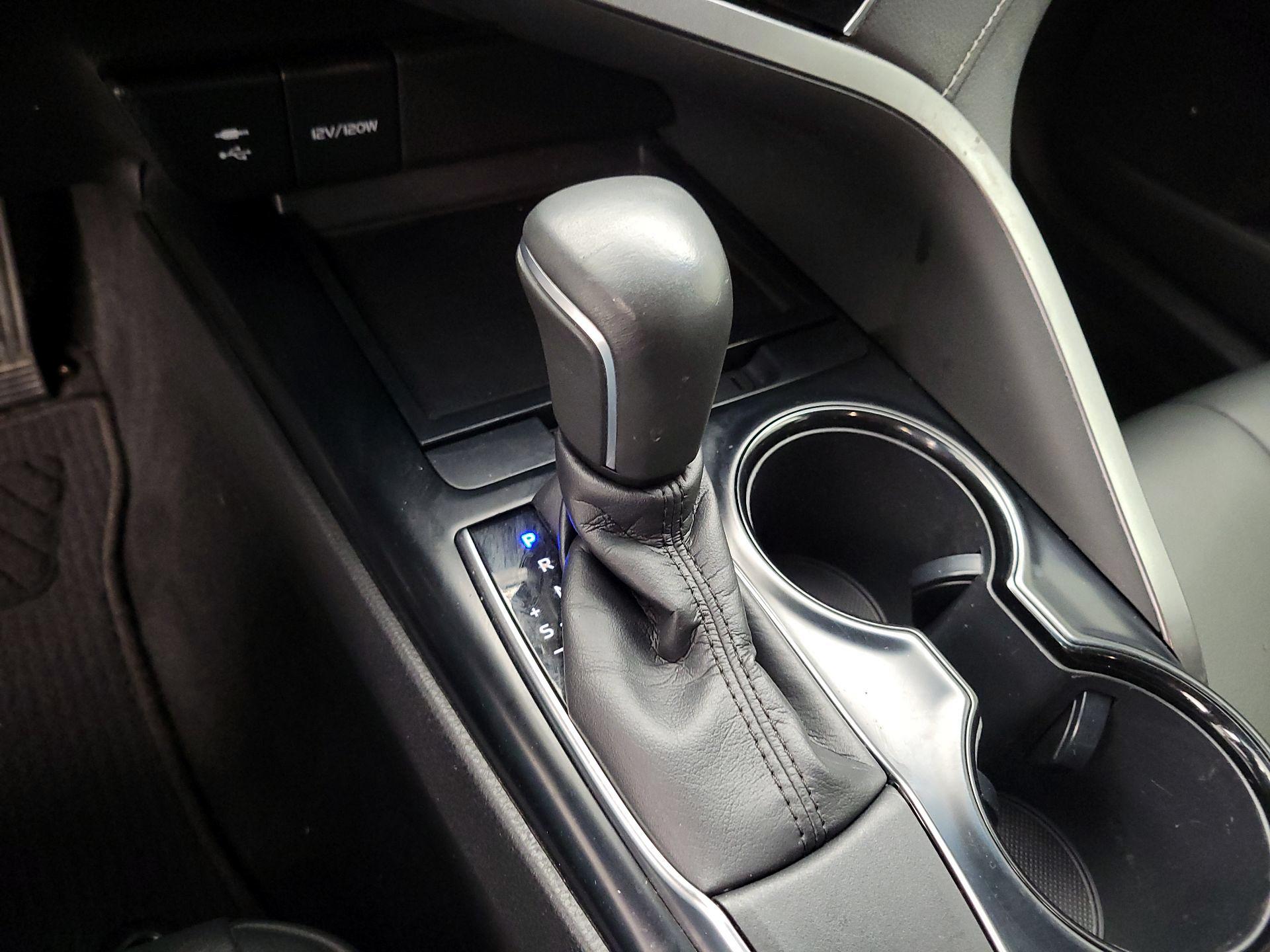 Thumbnail: 2018 Toyota Camry - 17