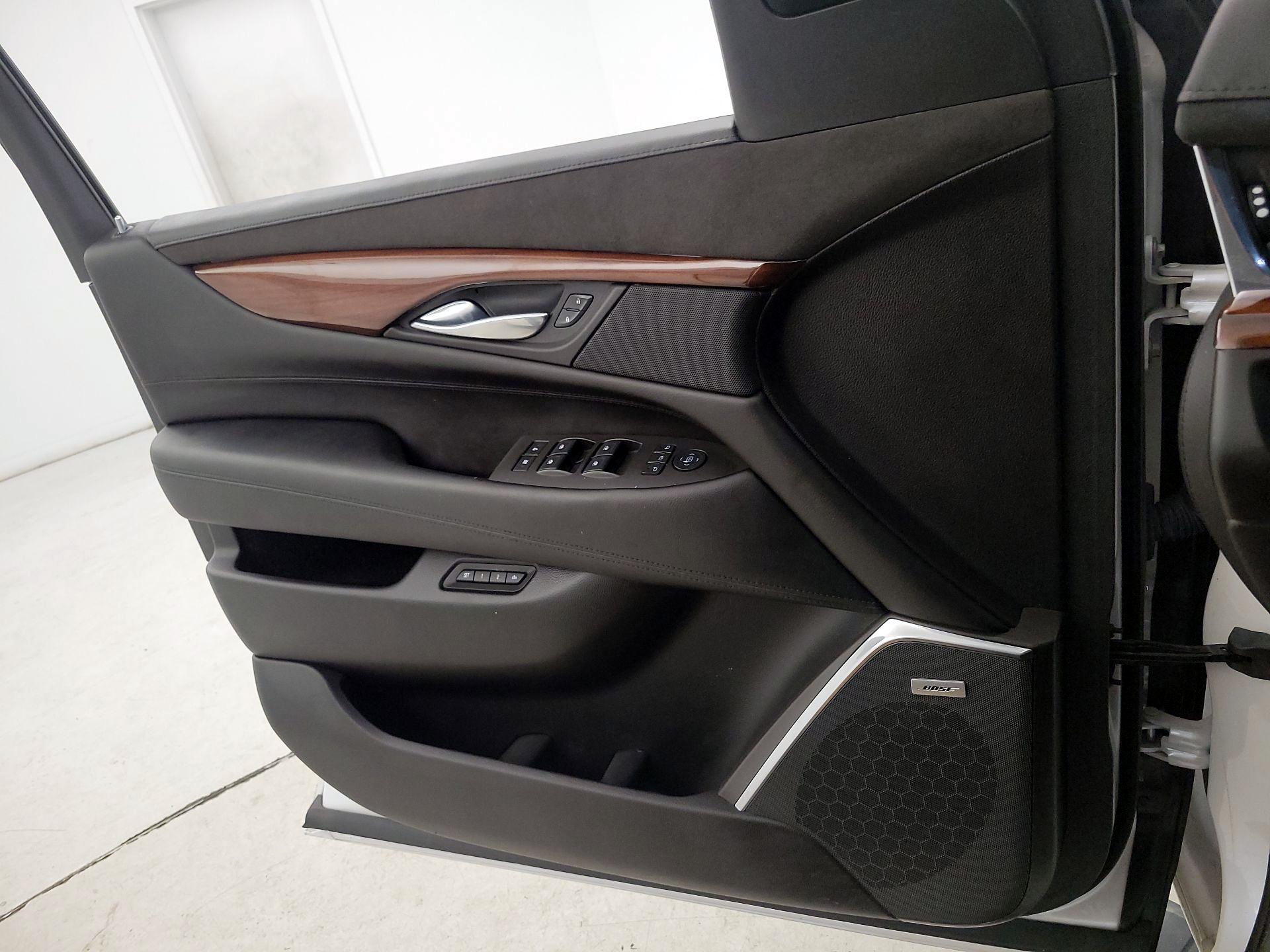 Thumbnail: 2016 Cadillac Escalade - 12