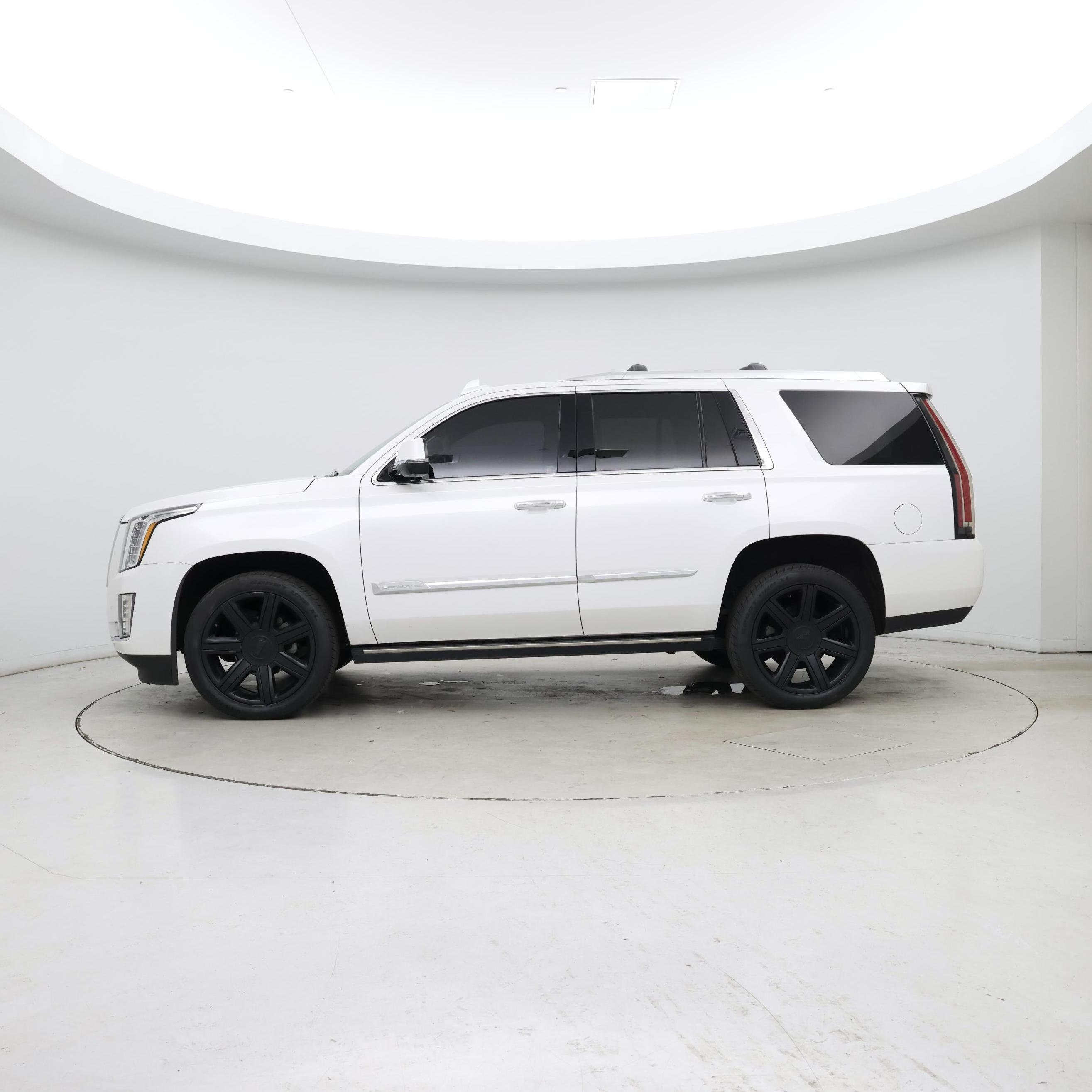 Thumbnail: 2016 Cadillac Escalade - 3