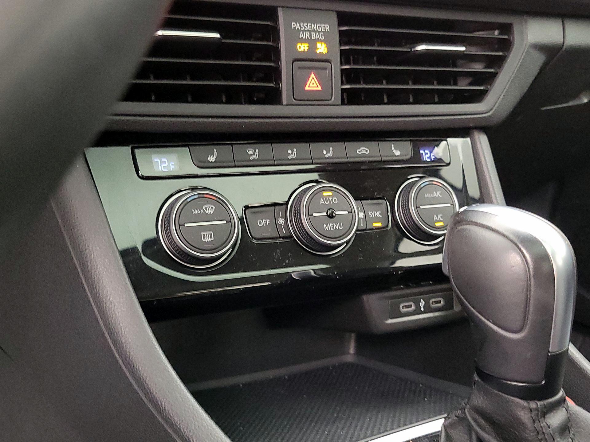 Thumbnail: 2020 Volkswagen Jetta - 16