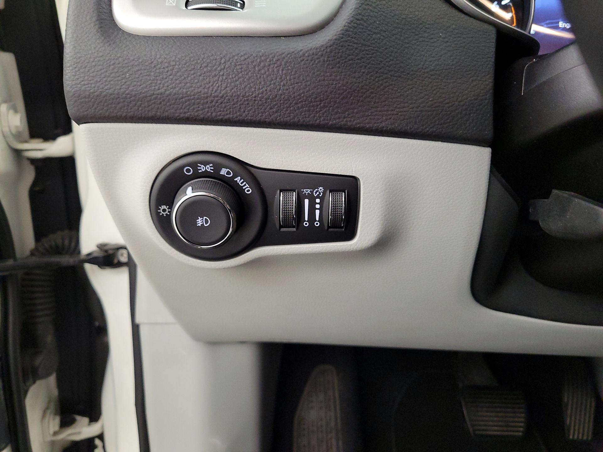 Thumbnail: 2018 Jeep Compass - 13