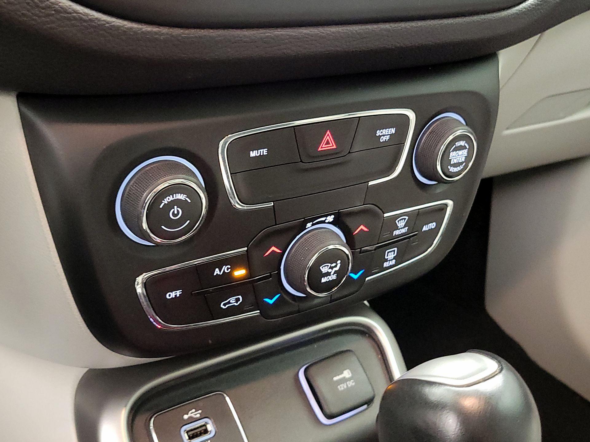 Thumbnail: 2018 Jeep Compass - 16