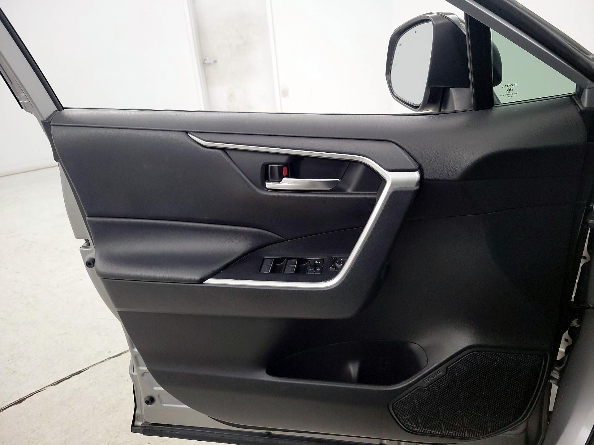 Thumbnail: 2022 Toyota RAV4 - 12