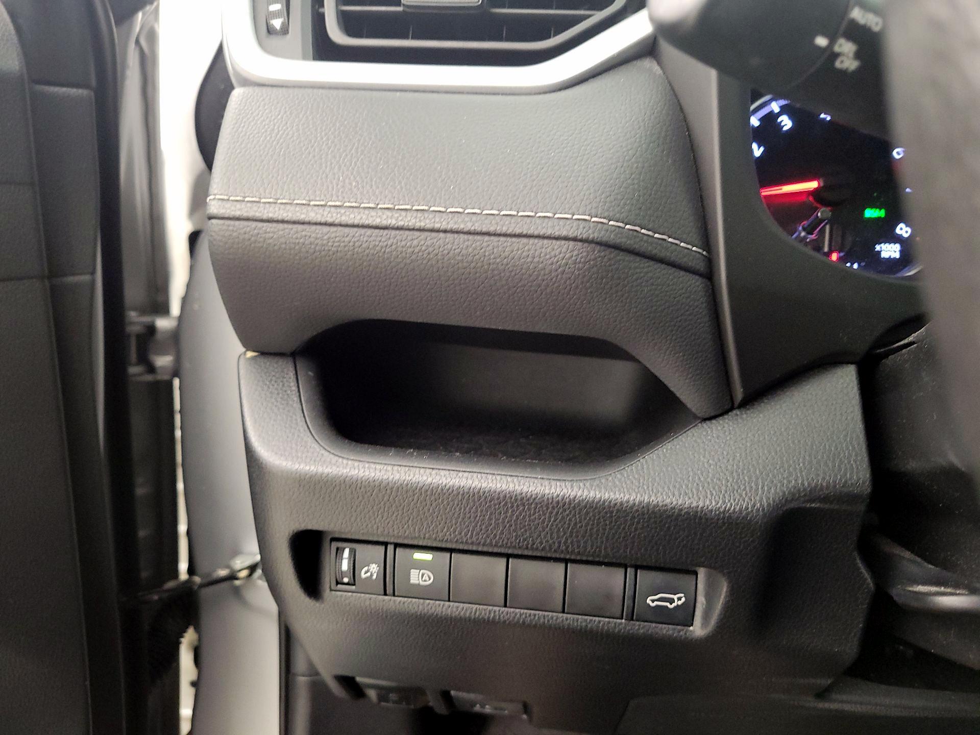 Thumbnail: 2022 Toyota RAV4 - 13