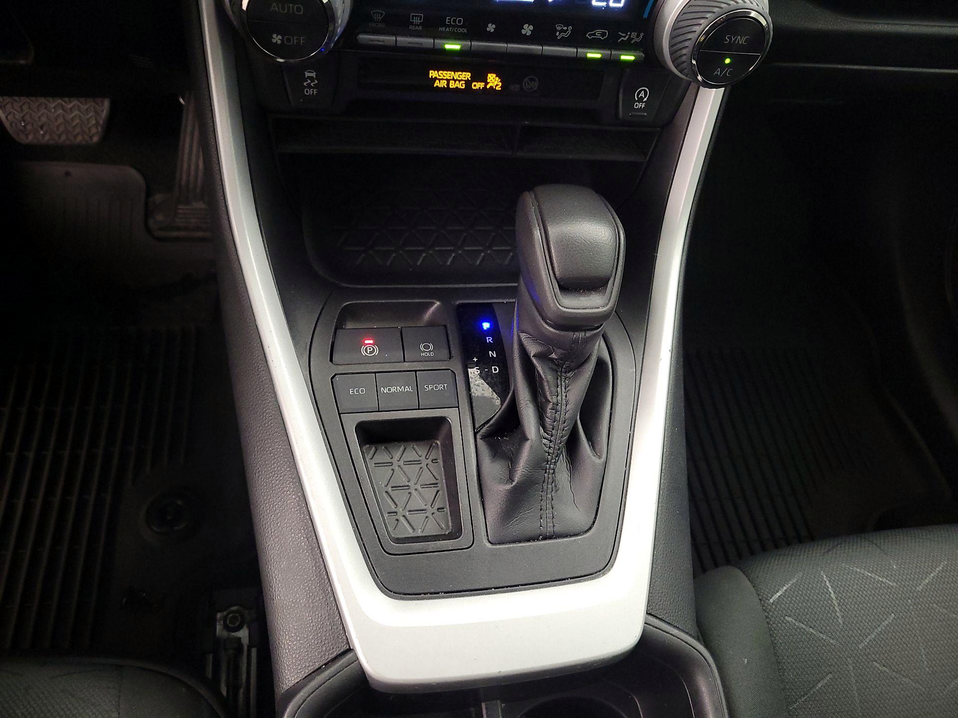 Thumbnail: 2022 Toyota RAV4 - 17