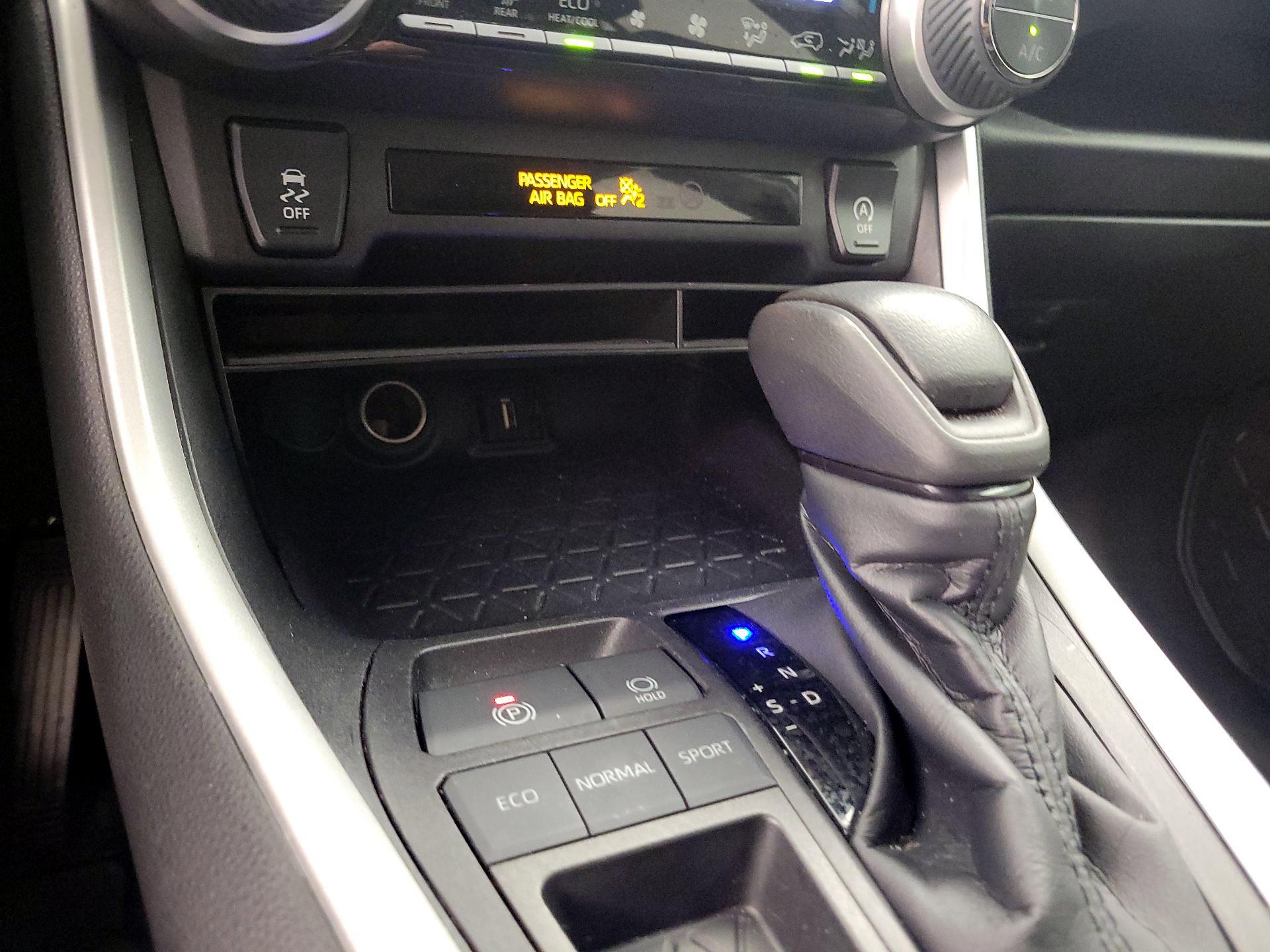 Thumbnail: 2022 Toyota RAV4 - 18