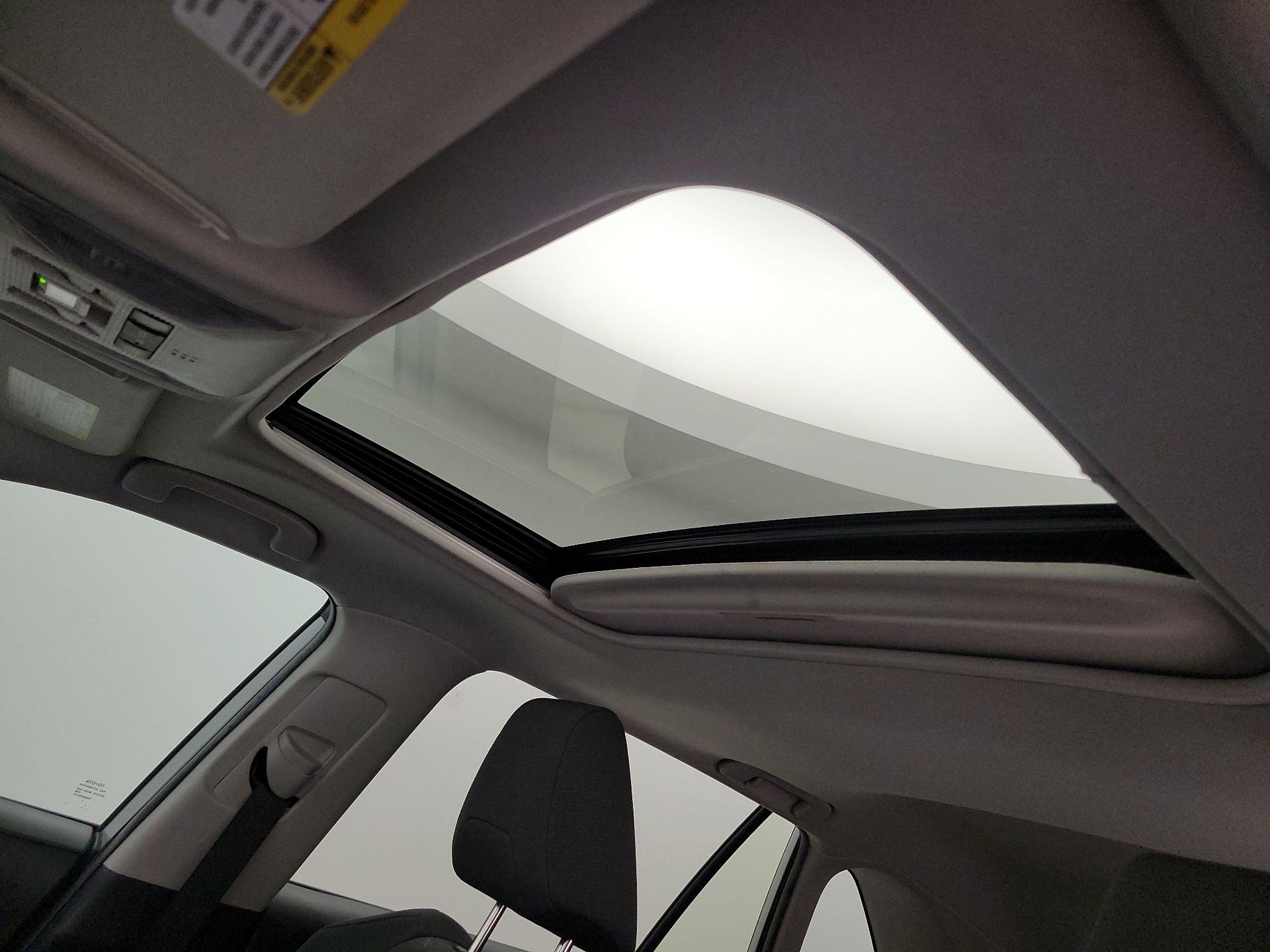 Thumbnail: 2022 Toyota RAV4 - 19