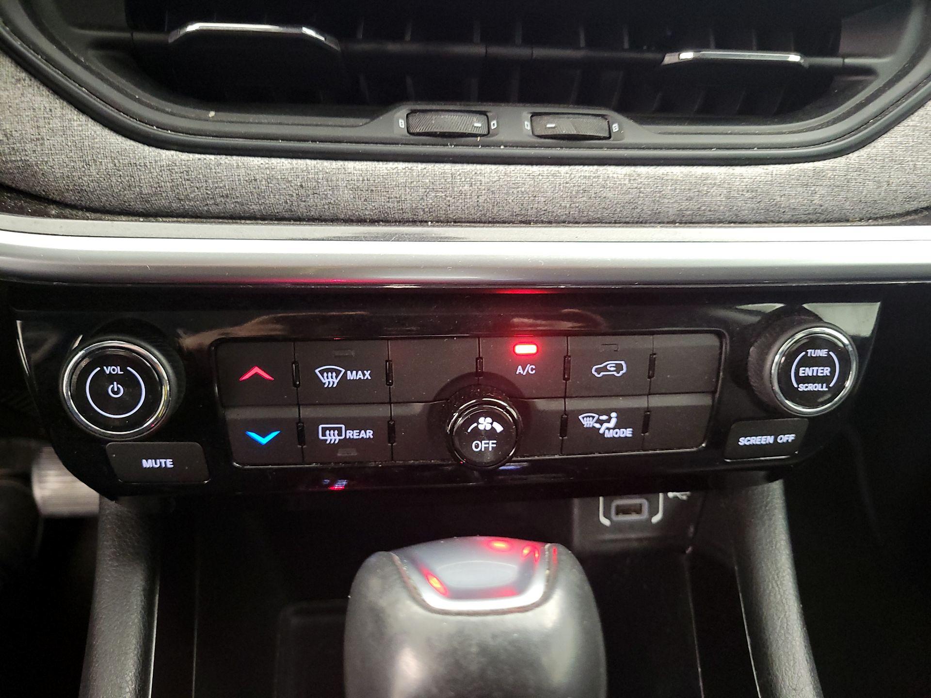 Thumbnail: 2022 Jeep Compass - 16