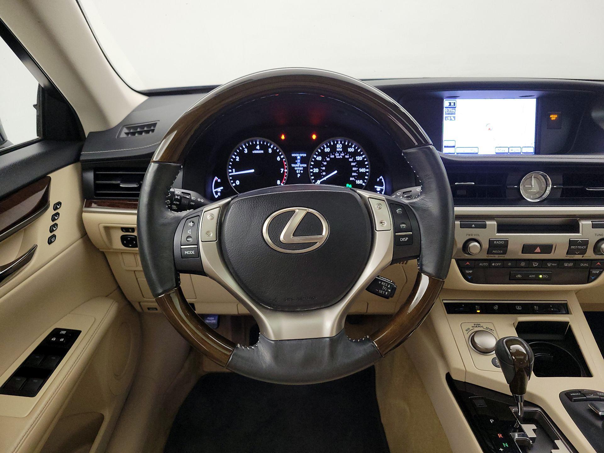 Thumbnail: 2014 Lexus ES - 10